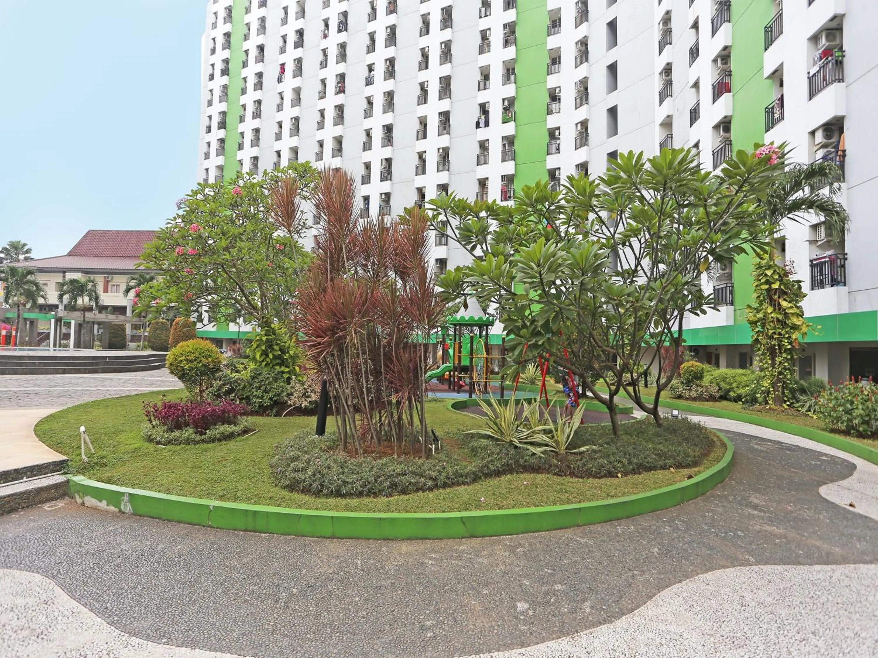 Facade/entrance in Capital O 92971 Pelangi Residence