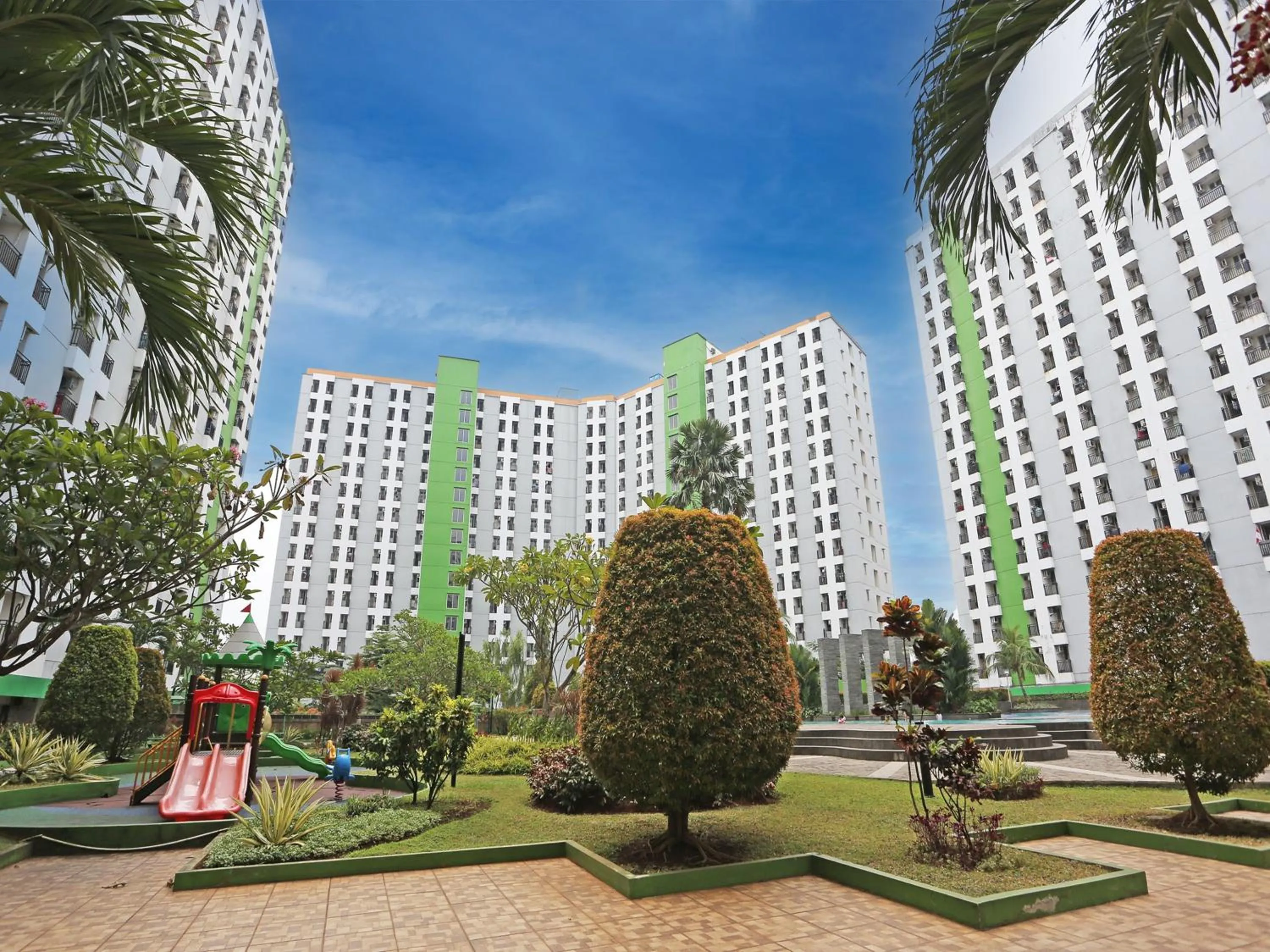 Facade/entrance in Capital O 92971 Pelangi Residence