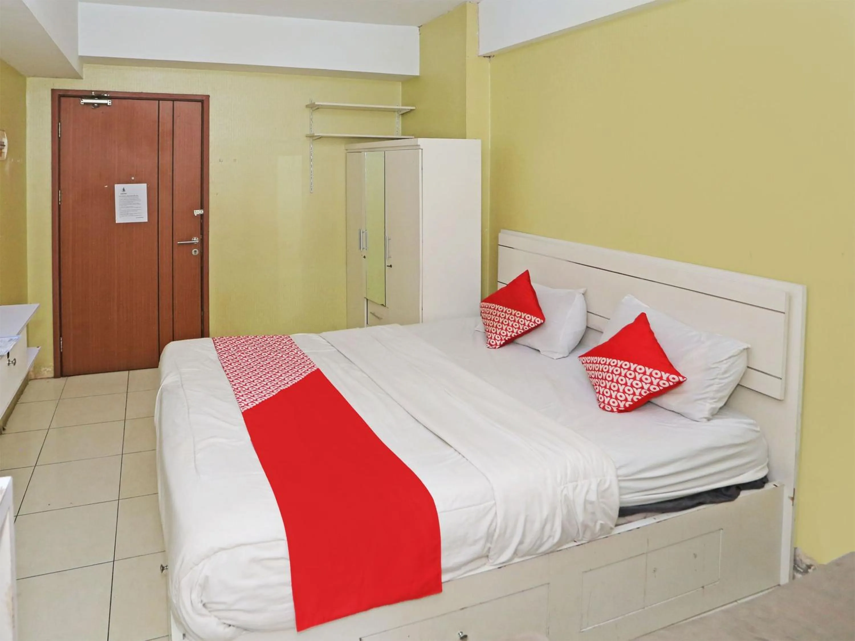 Bedroom in Capital O 92971 Pelangi Residence