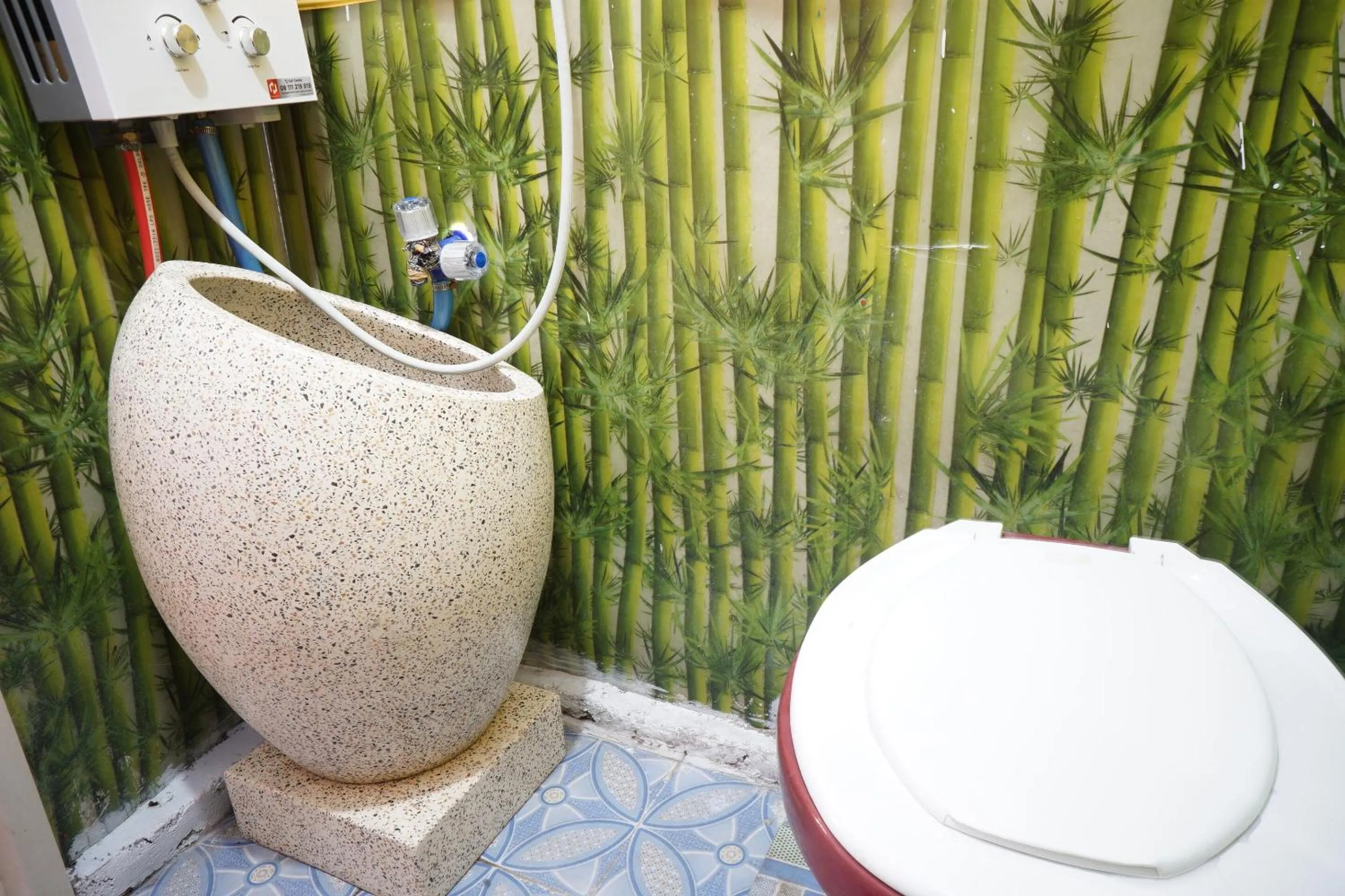 Bathroom in Collection O 93000 Karona Berg Homestay & Cafe