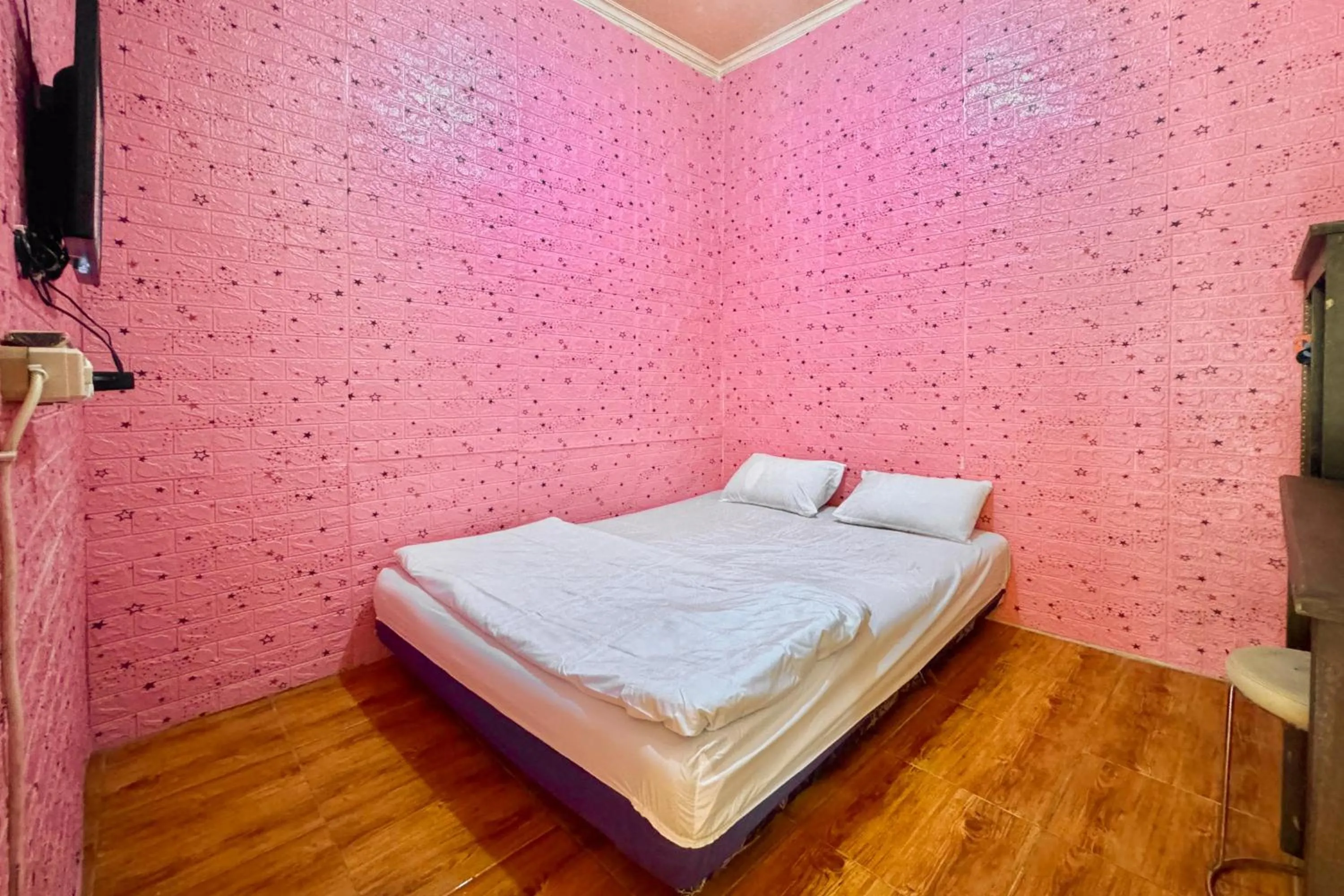 Bedroom, Bed in Penginapan Dison RedPartner