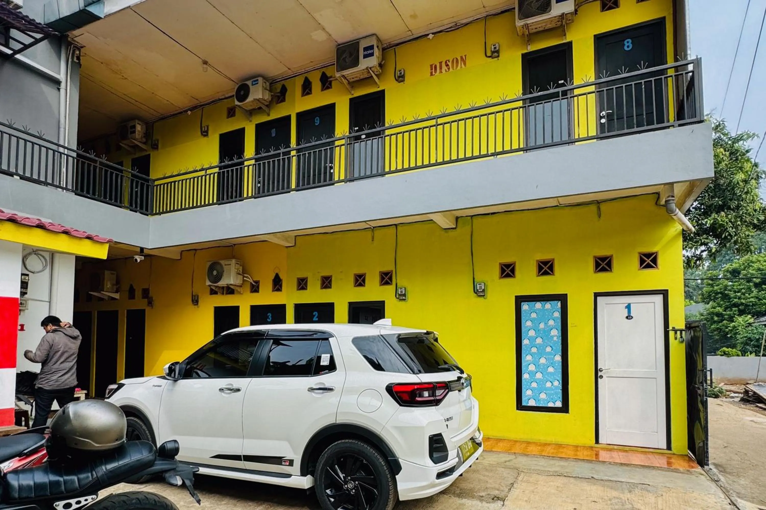 Facade/entrance in Penginapan Dison RedPartner