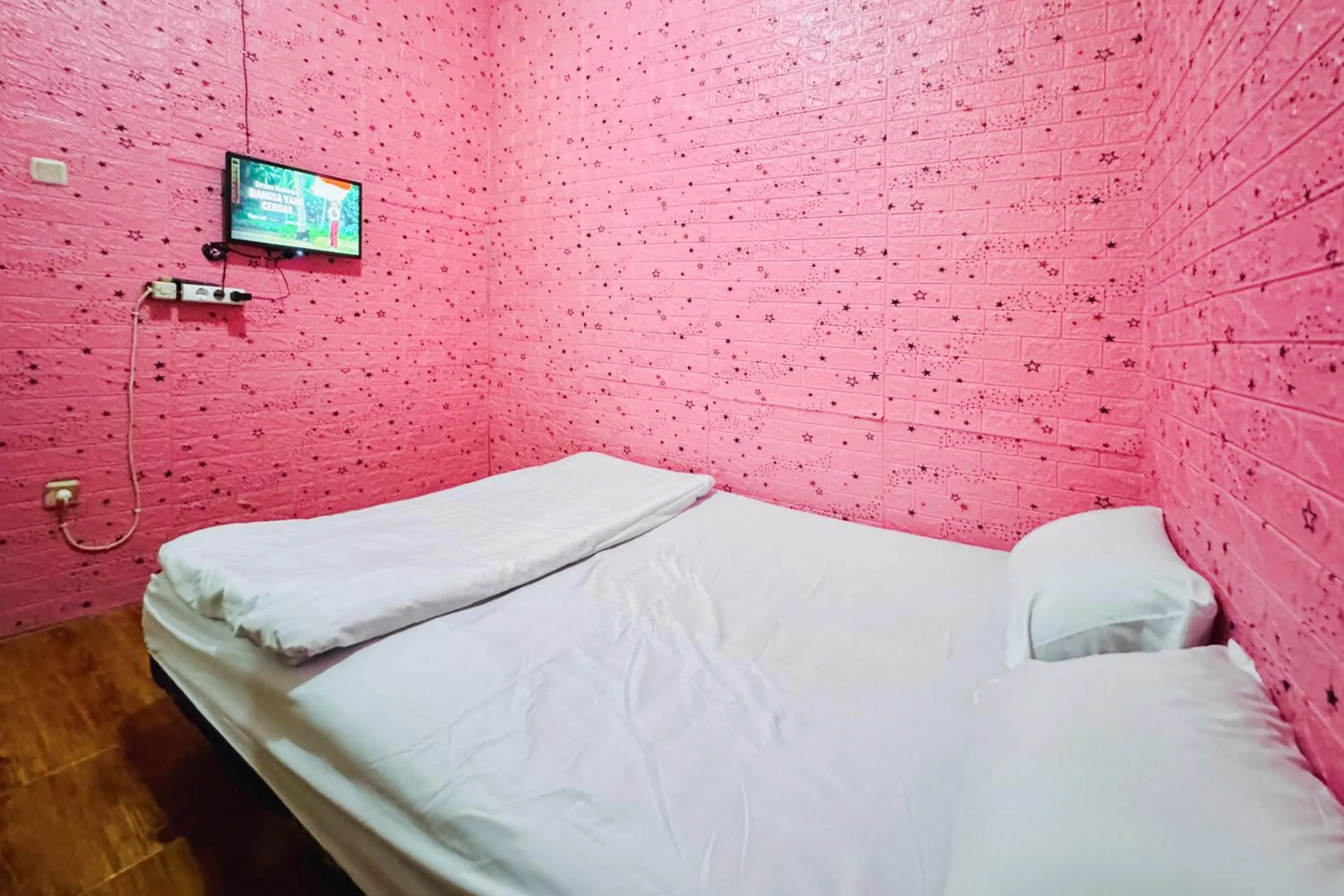 Bedroom, Bed in Penginapan Dison RedPartner