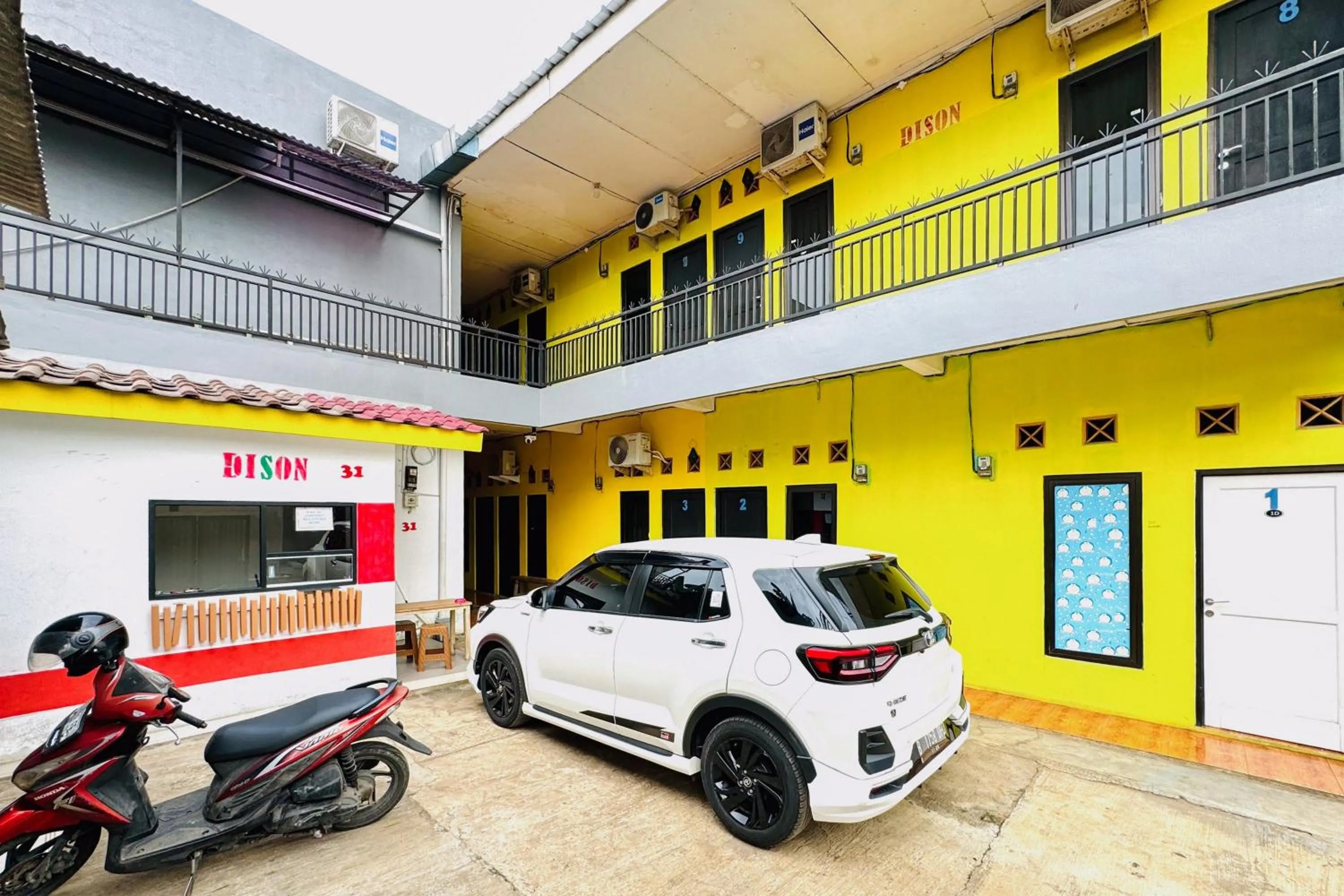 Parking in Penginapan Dison RedPartner