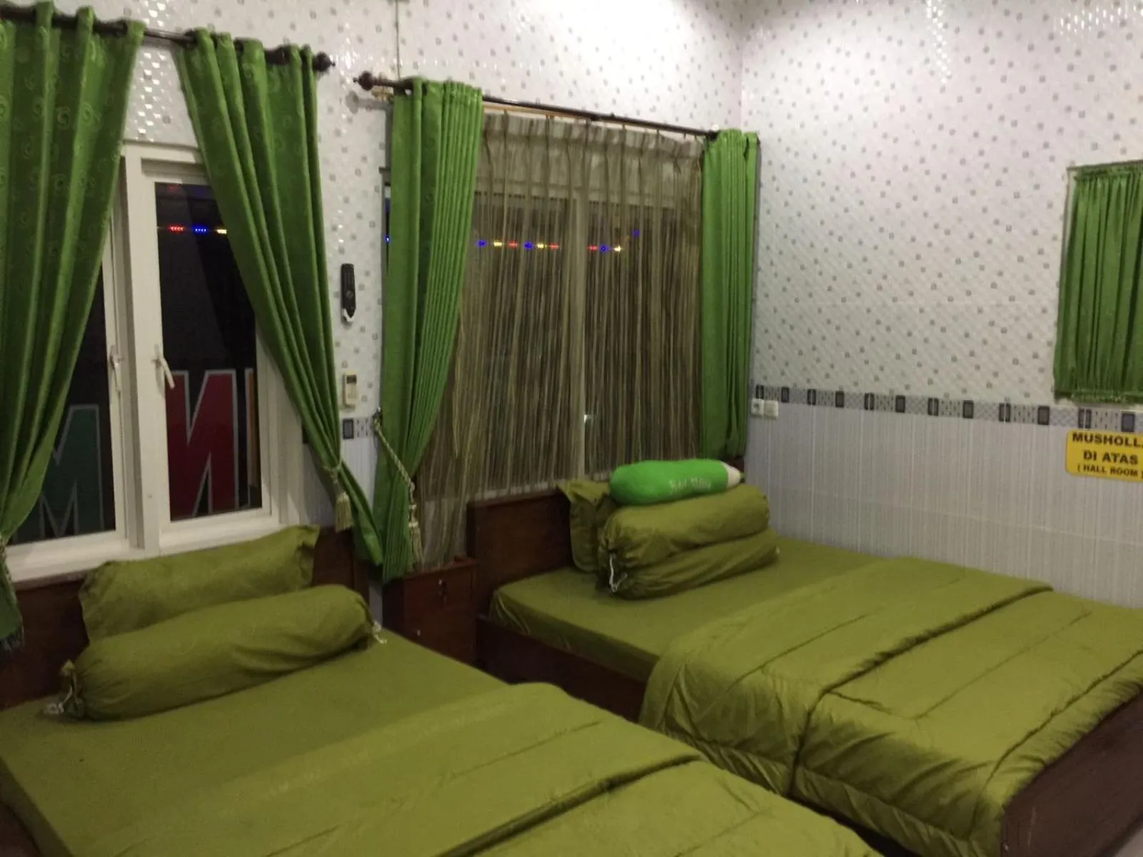 Bedroom, Bed in OYO Life 93055 Fathin Hotel