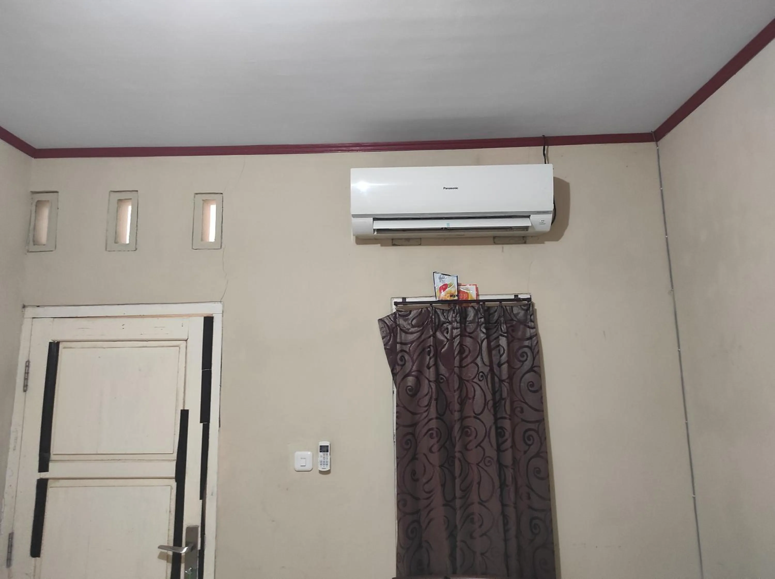 Bedroom in Hotel O Wisma Astukara Syariah Near Sejahtera Department Store Pinrang