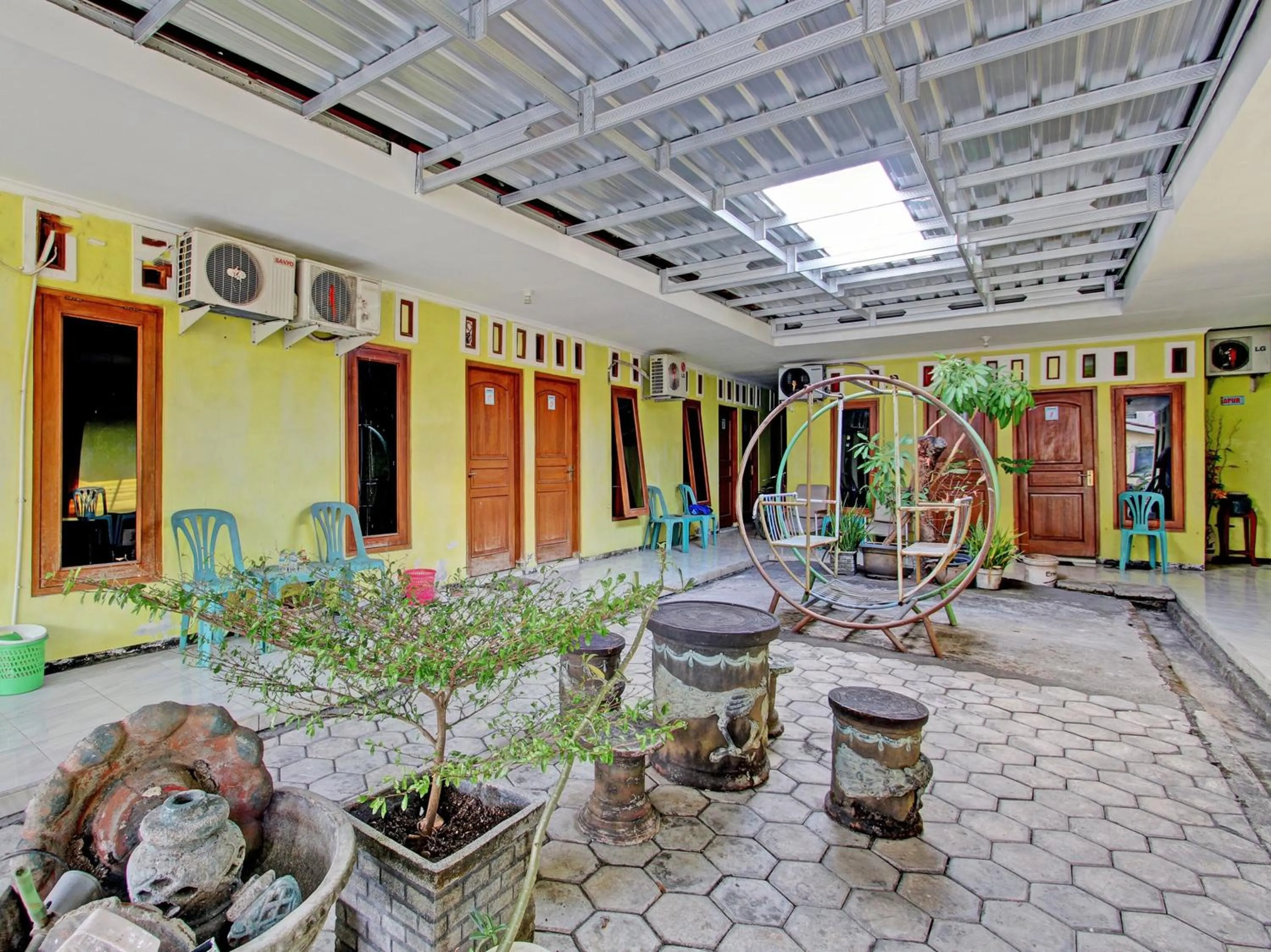 Lobby or reception in OYO 92998 Wiludjeng Guesthouse