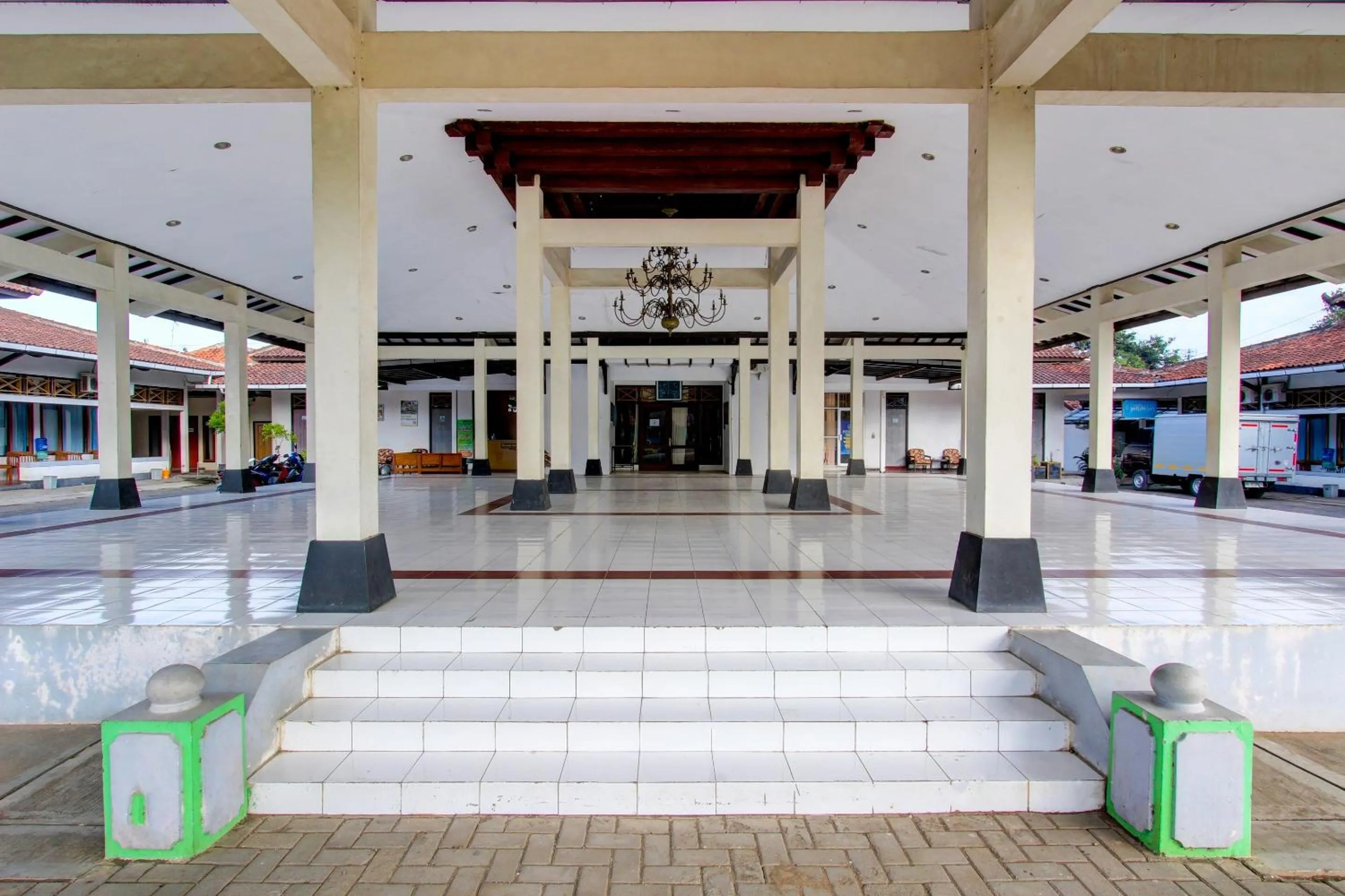 Facade/entrance in Capital O 93024 Hotel Ganesha