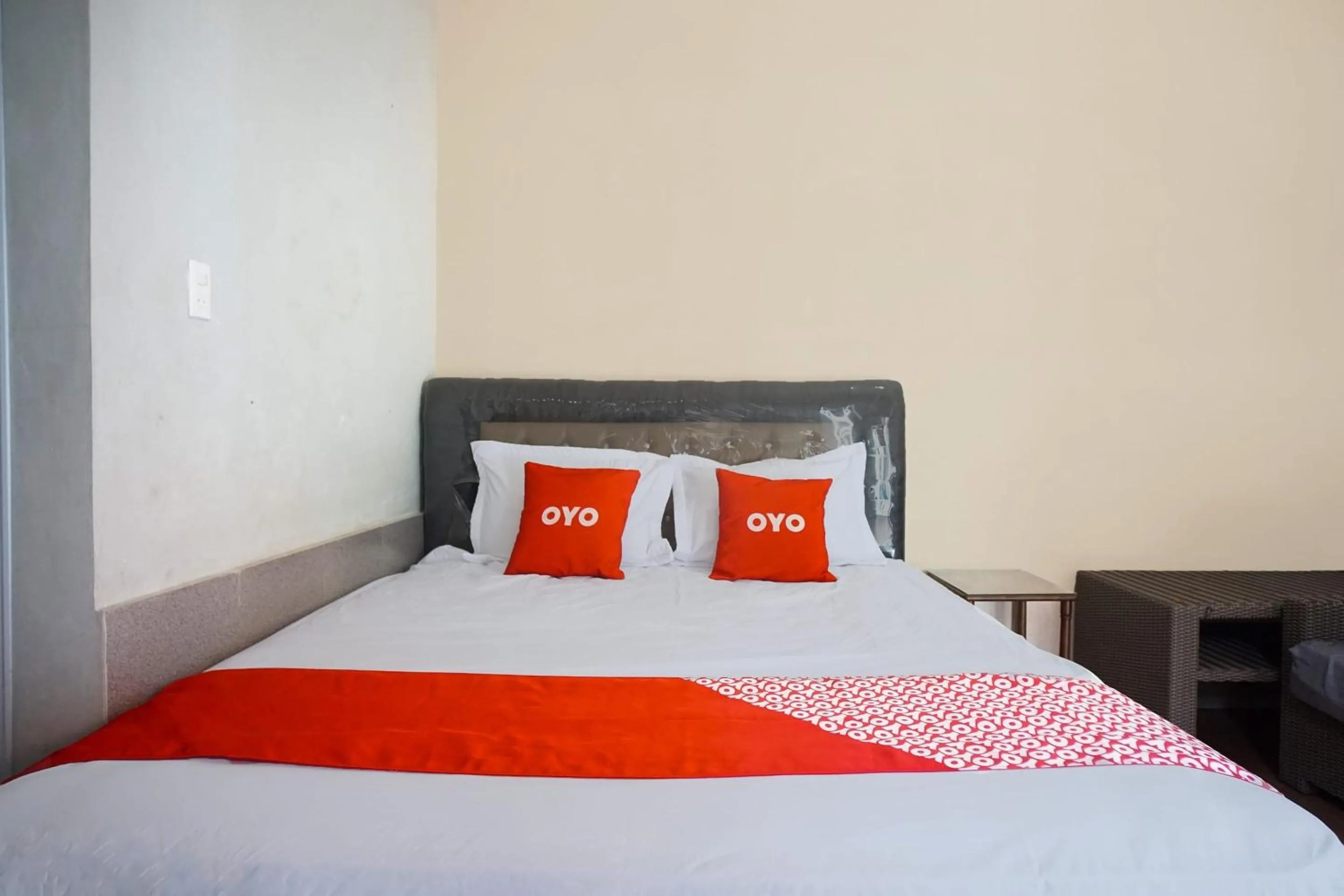 Bedroom in OYO 93003 B32 Homestay