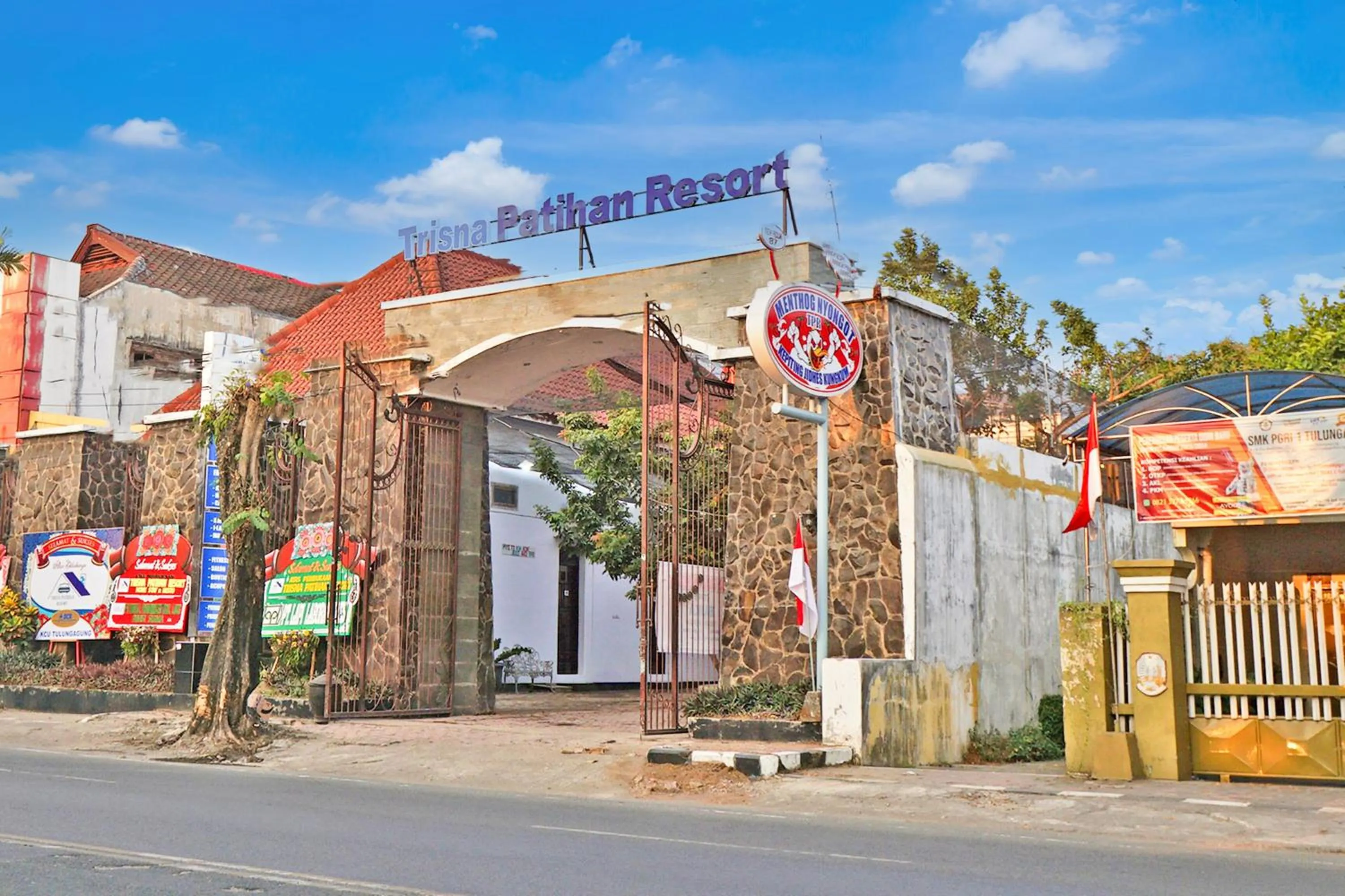 Facade/entrance in Hotel O Trisna Patihan Resort