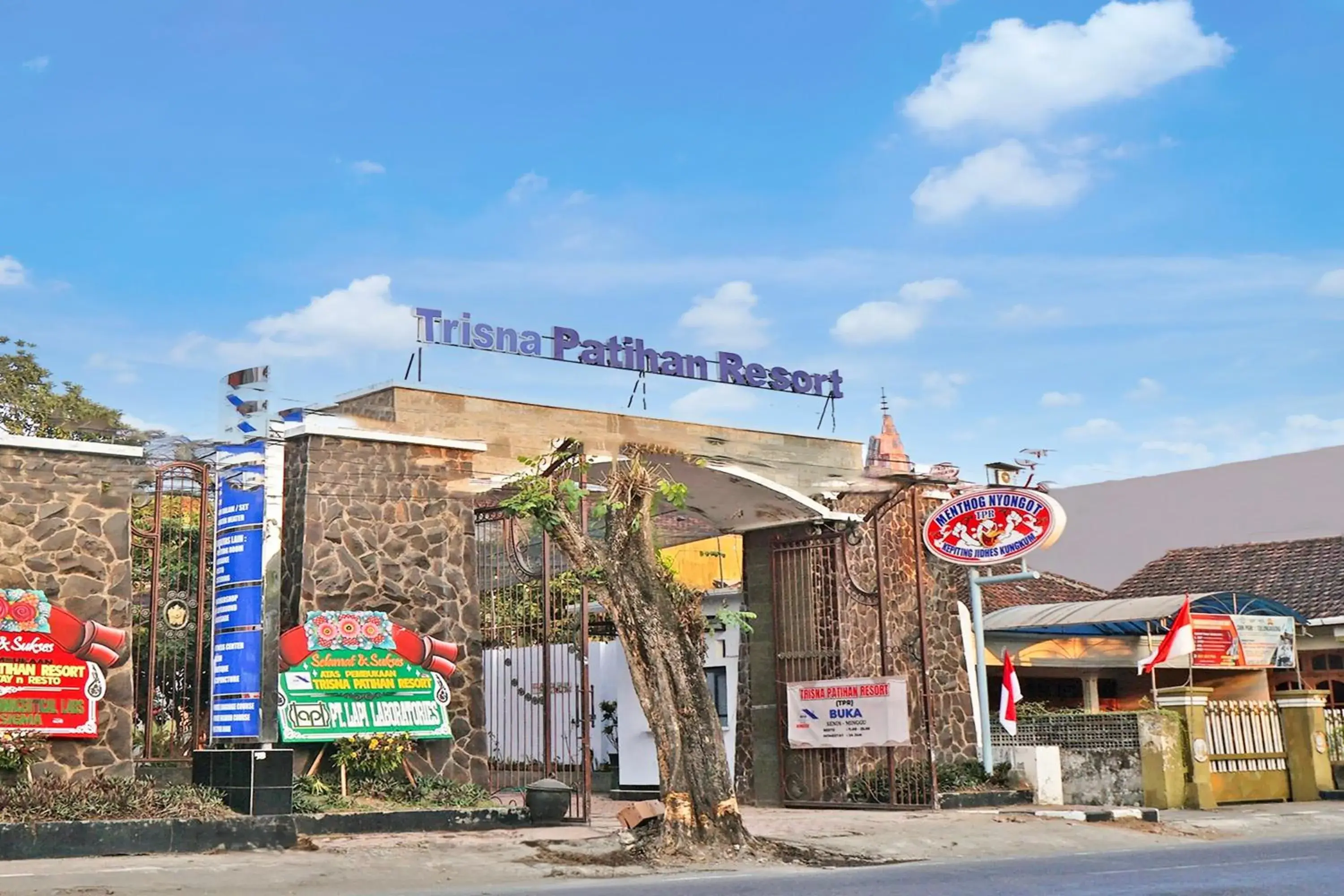 Facade/entrance in Hotel O Trisna Patihan Resort Facade/entrance in Hotel O Trisna Patihan Resort