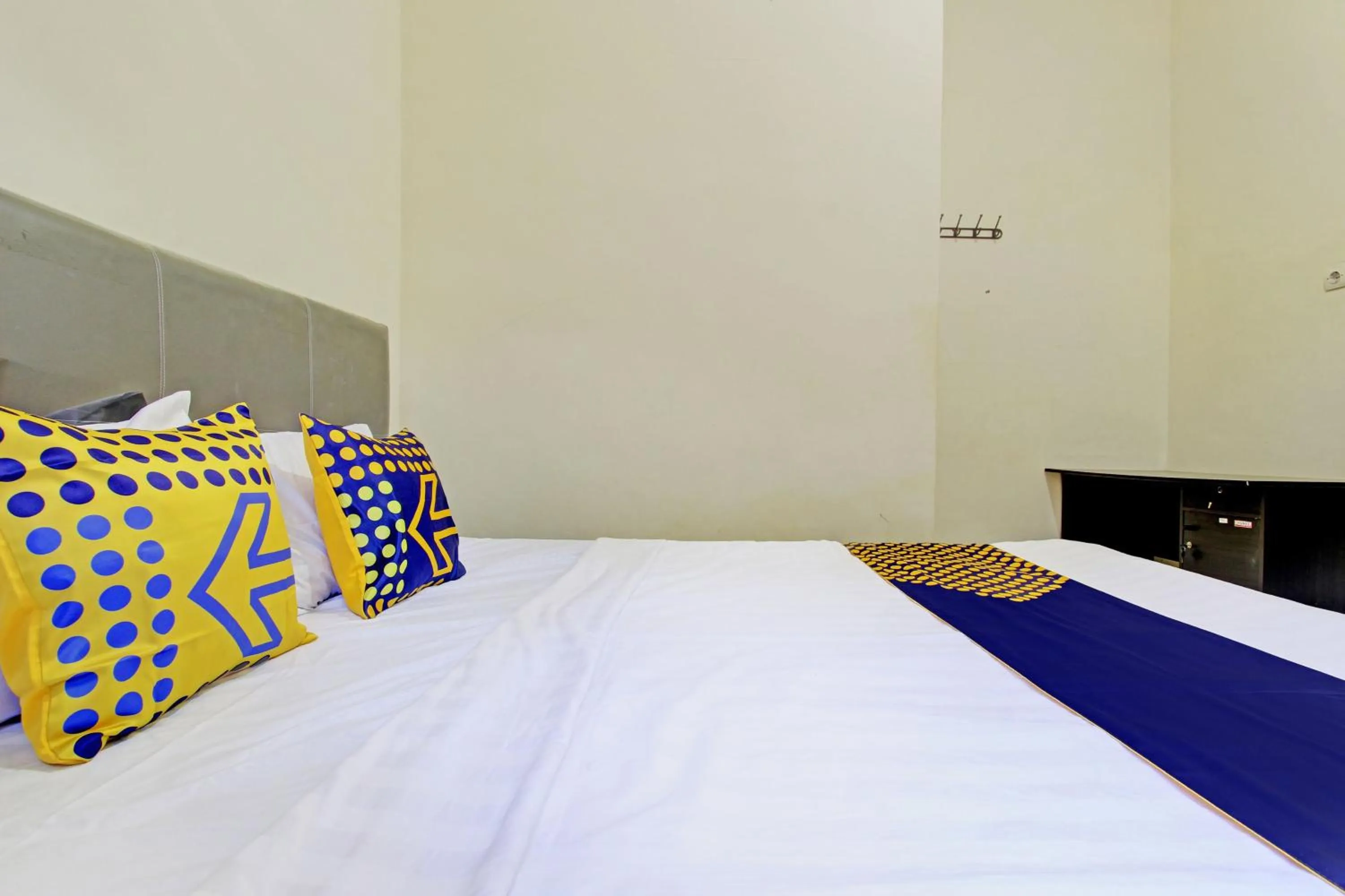 Bedroom in Hotel O Guest House Cemara 1 Syariah