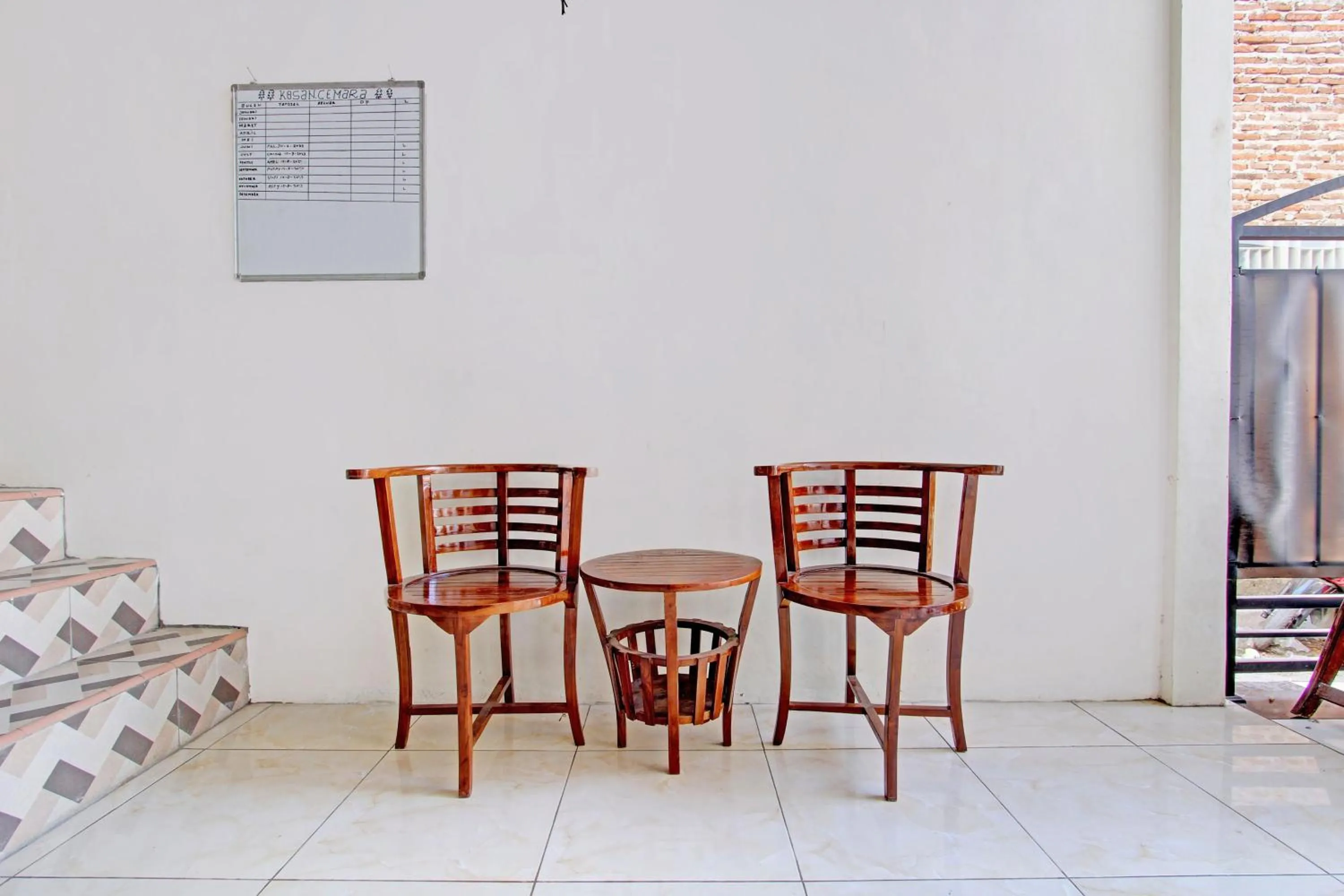 Lobby or reception in Hotel O Guest House Cemara 1 Syariah