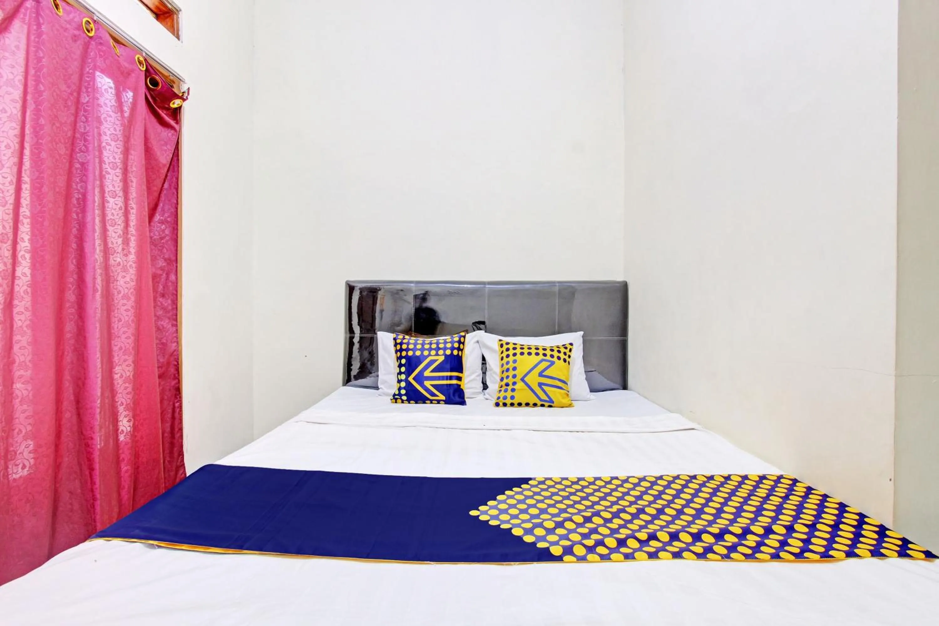 Bedroom in Hotel O Guest House Cemara 1 Syariah