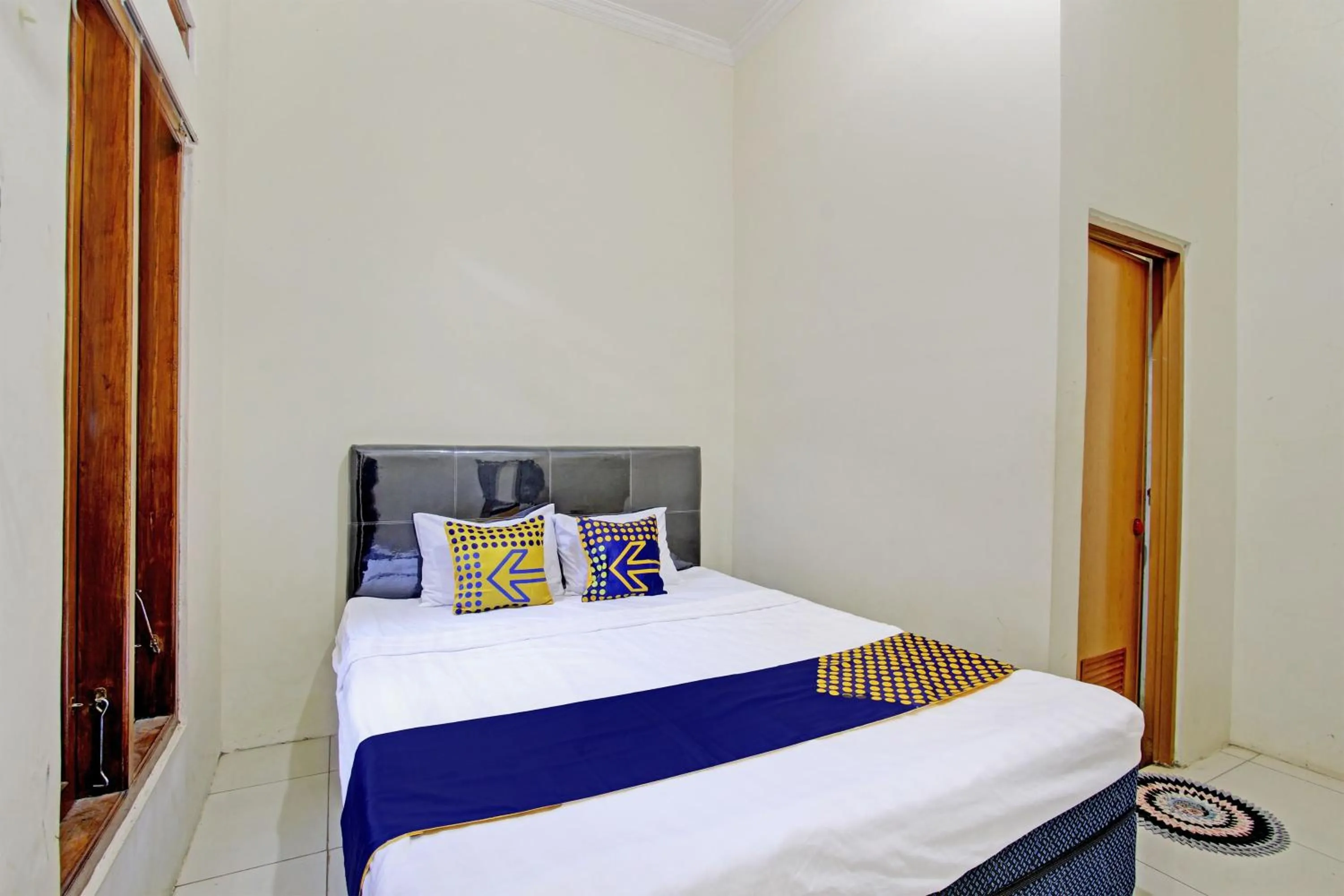Bedroom in Hotel O Guest House Cemara 1 Syariah