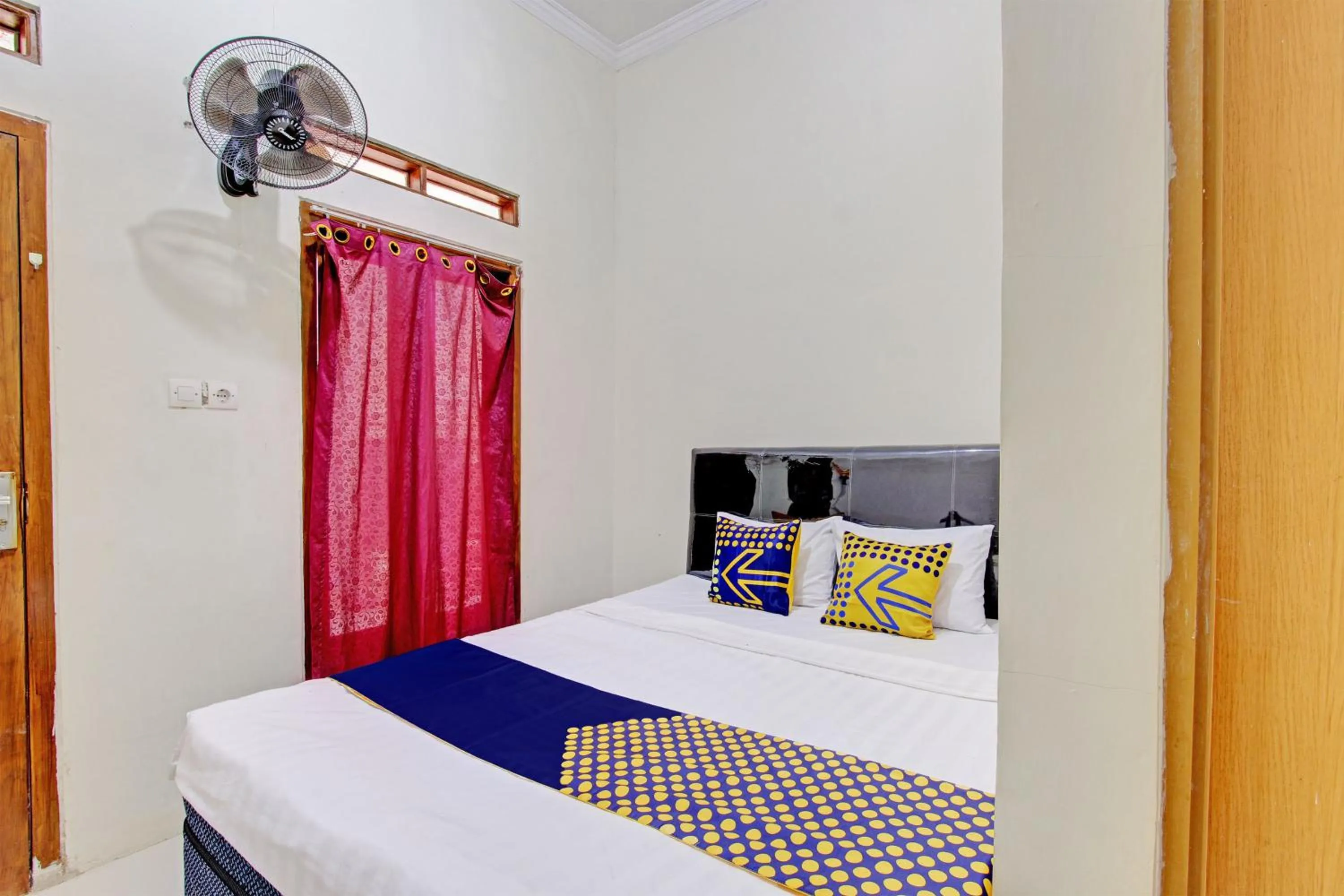 Bedroom in Hotel O Guest House Cemara 1 Syariah