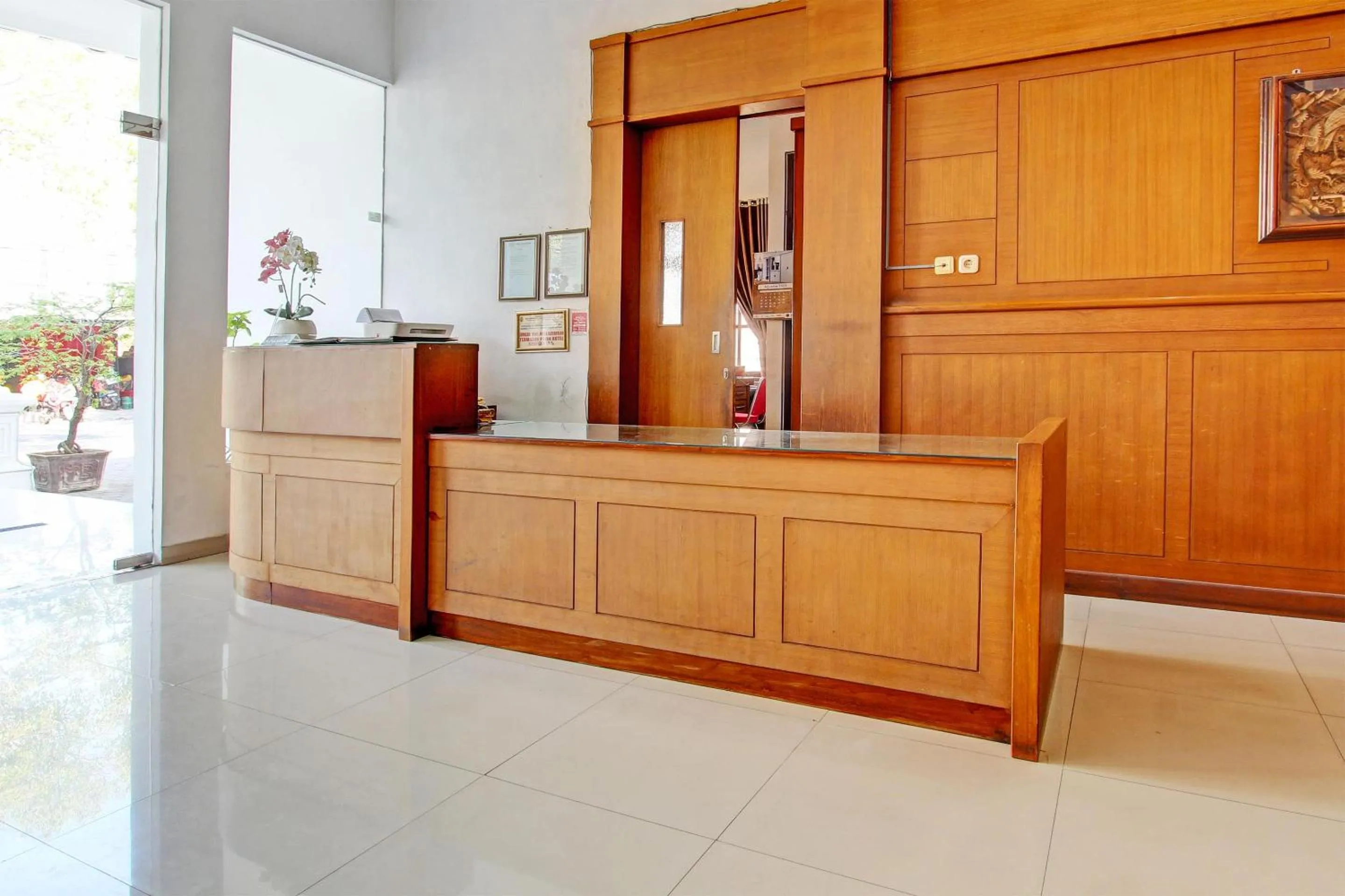 Lobby or reception in Hotel O Griya Lestari Pati 2