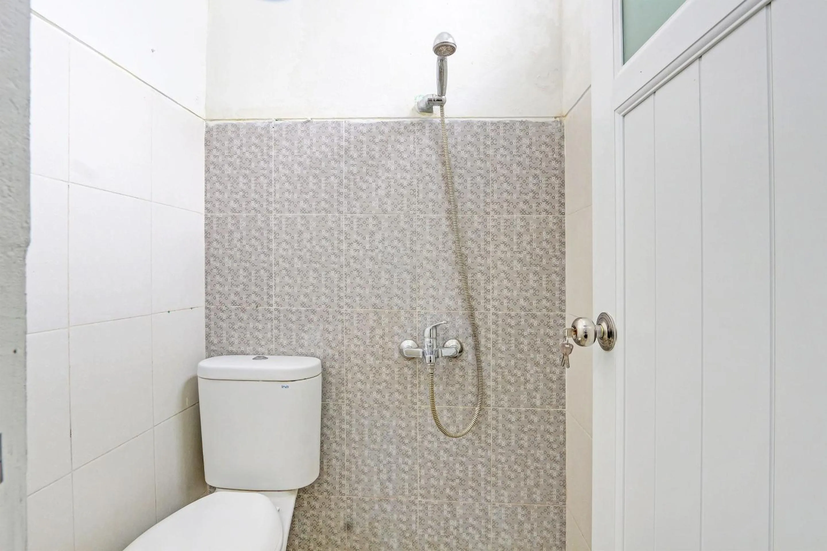 Bathroom in Hotel O Griya Lestari Pati 2