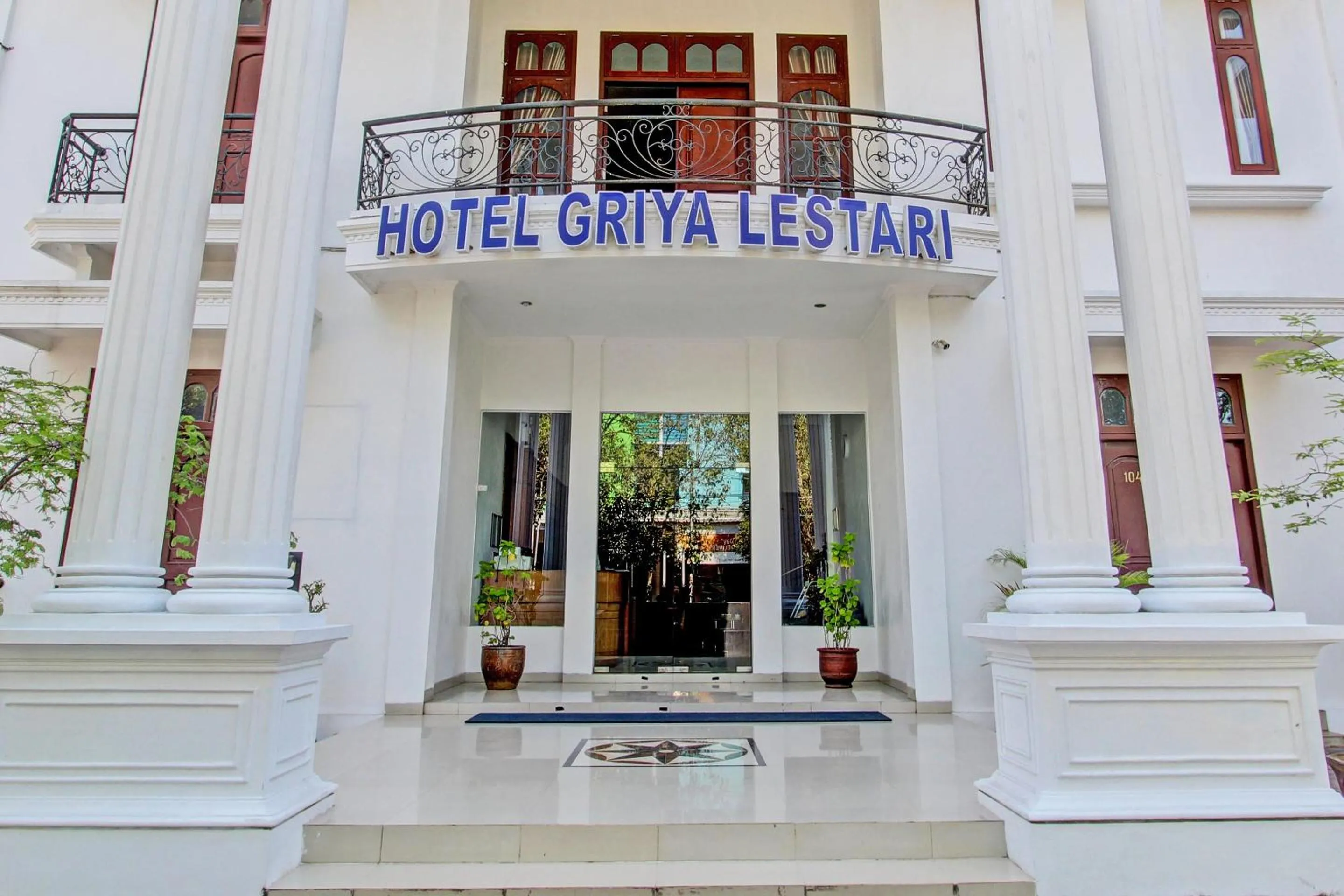 Facade/entrance in Hotel O Griya Lestari Pati 2