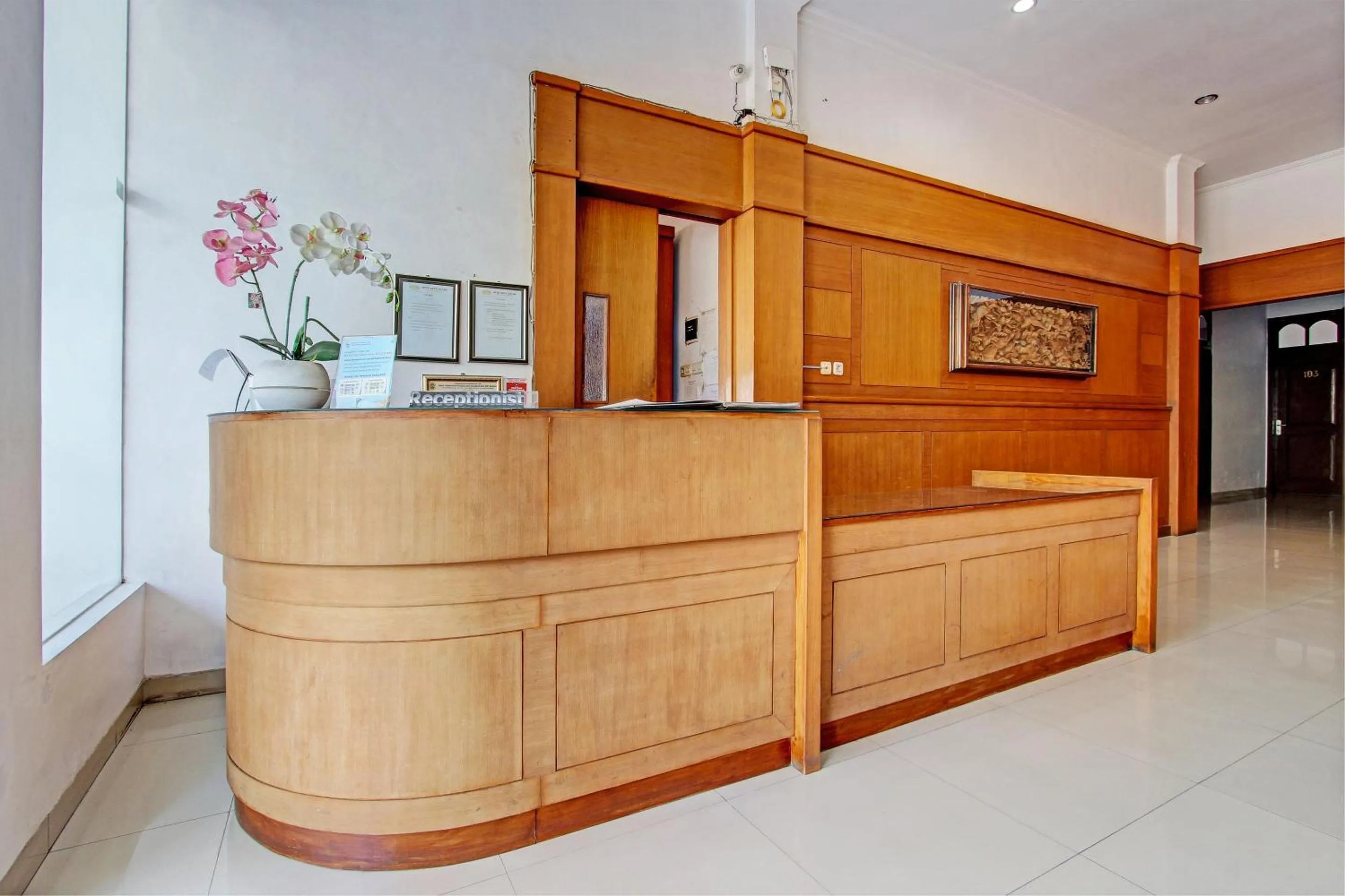 Lobby or reception in Hotel O Griya Lestari Pati 2