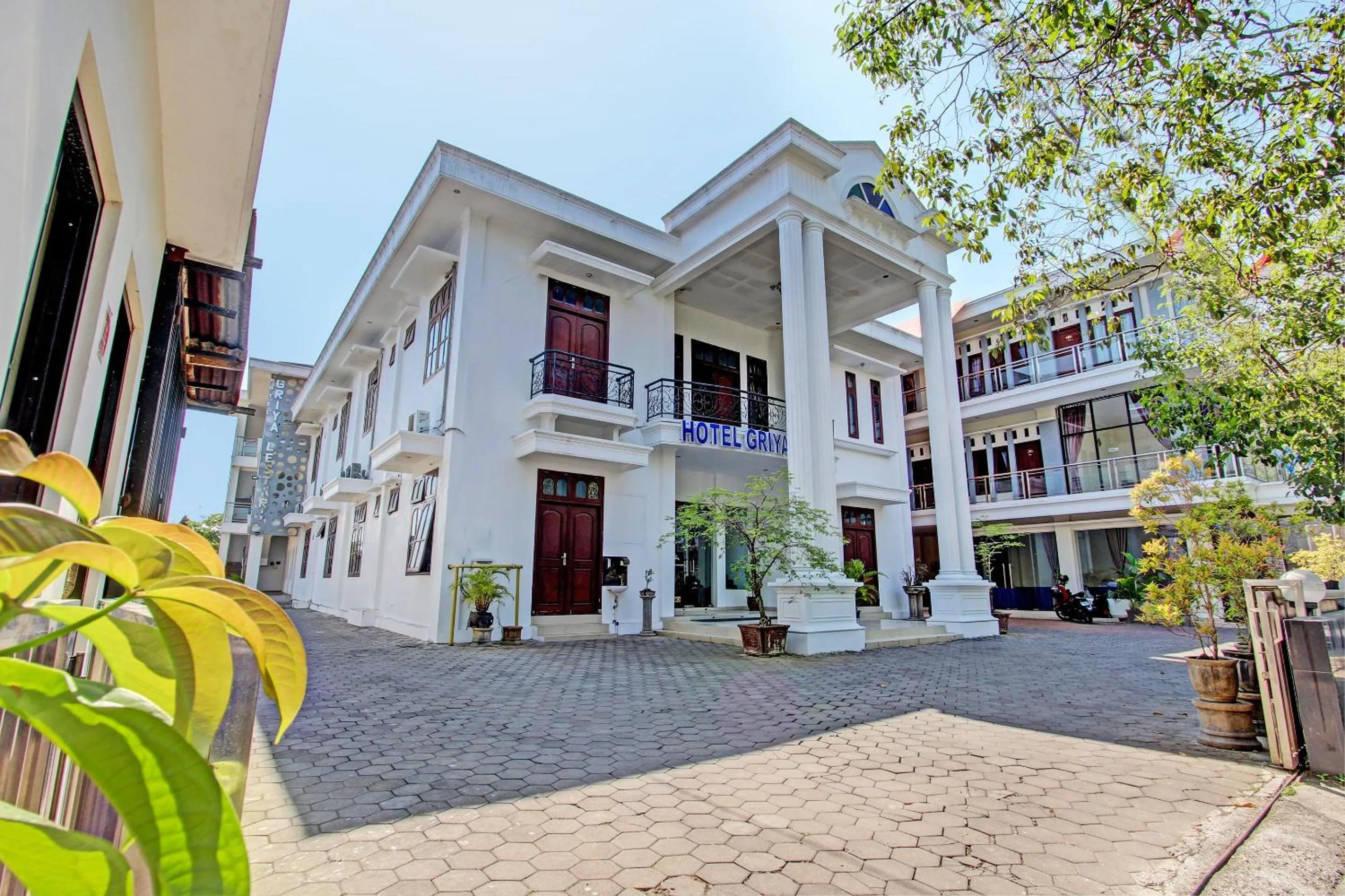 Facade/entrance in Hotel O Griya Lestari Pati 2