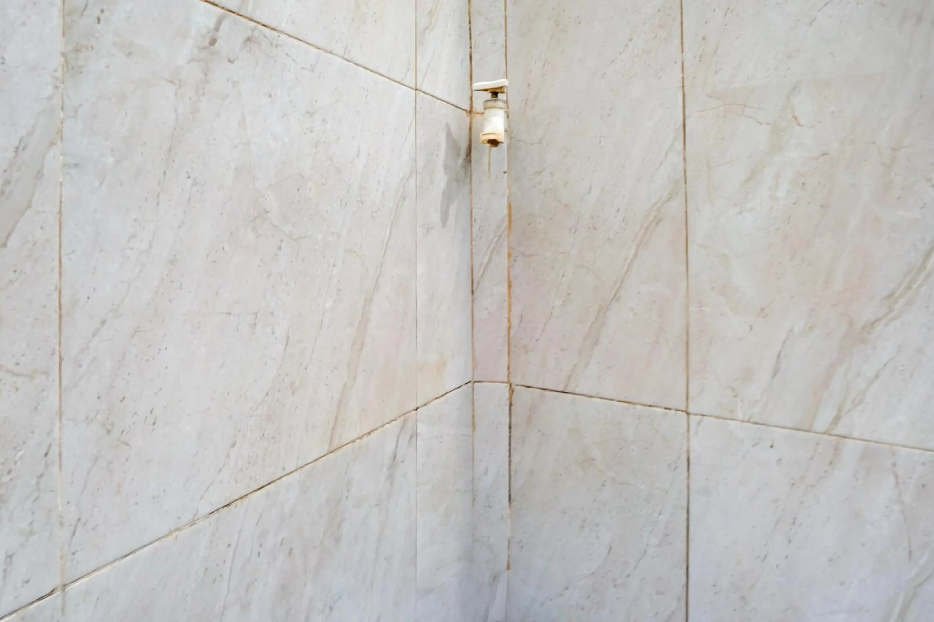 Bathroom in Hotel O Karman's Sari Homestay Syariah