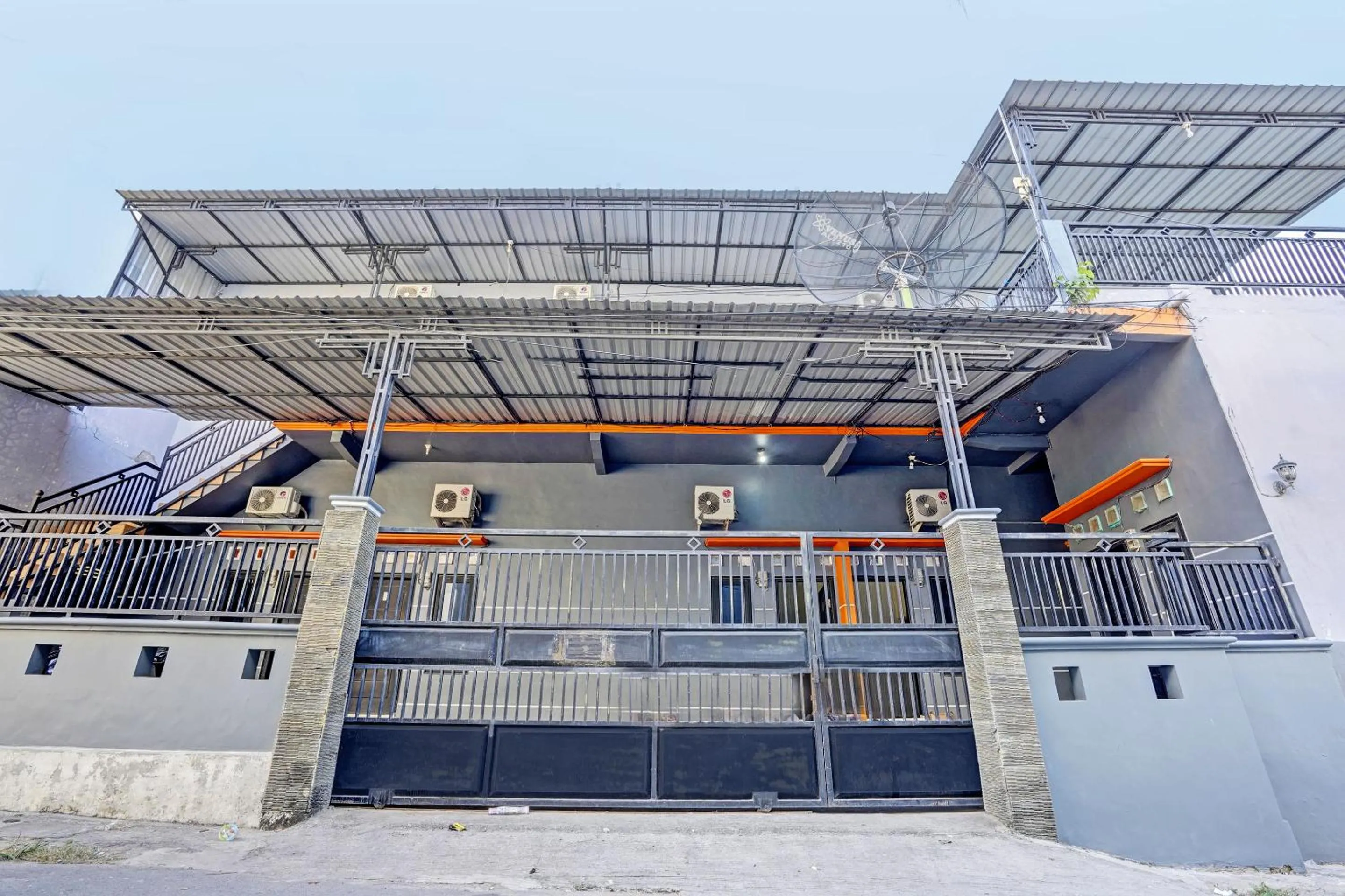 Facade/entrance in OYO Life 93032 Maju Mapan Homestay Syariah