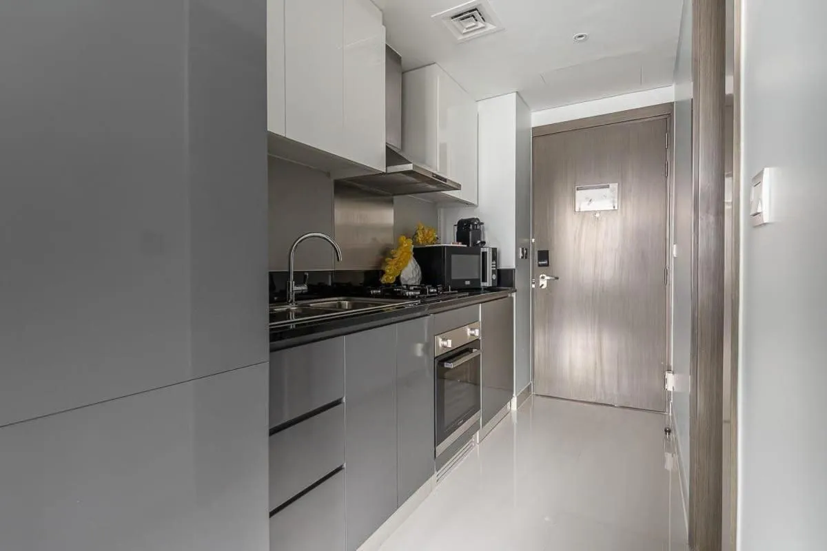 Frank Porter - DAMAC Prive