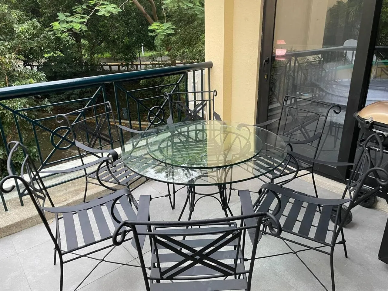 Spacious Beachfront Unit at Canyon Cove Nasugbu