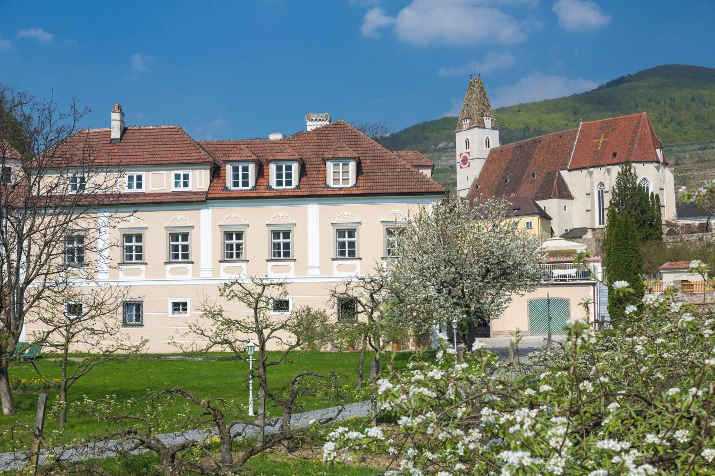 Property building in Barock-Landhof Burkhardt