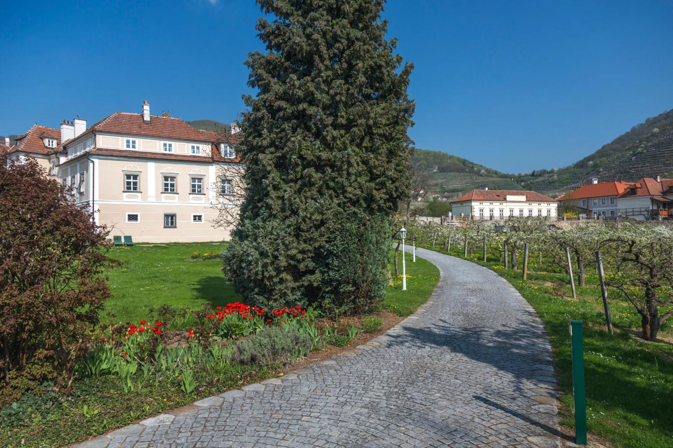 Property building in Barock-Landhof Burkhardt