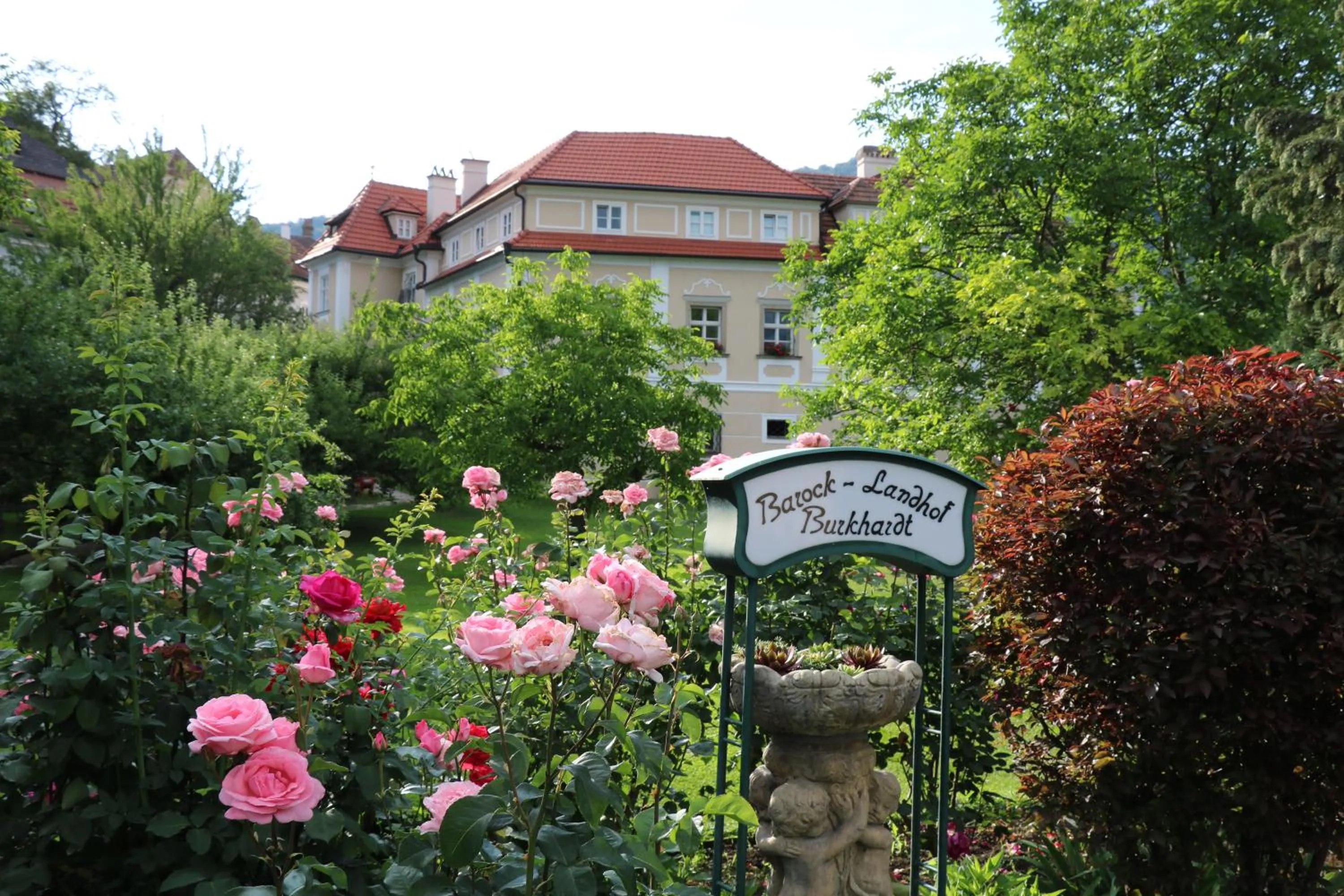 Property building in Barock-Landhof Burkhardt
