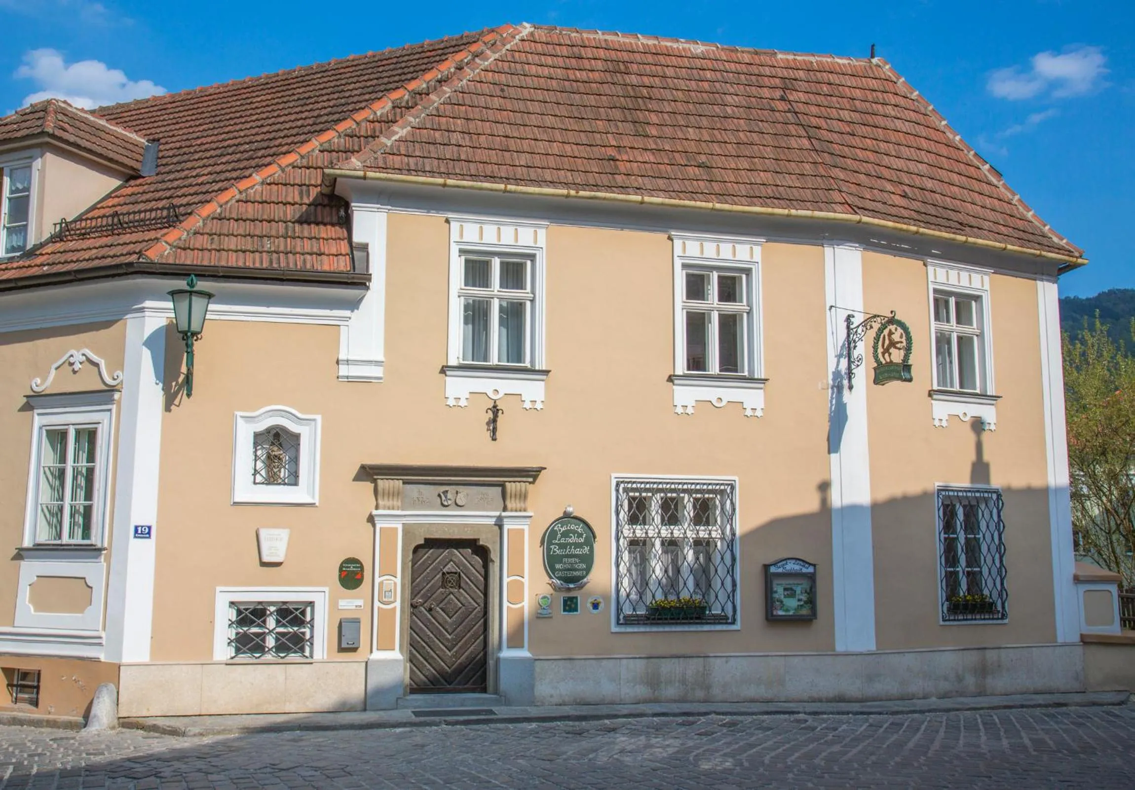 Property building in Barock-Landhof Burkhardt
