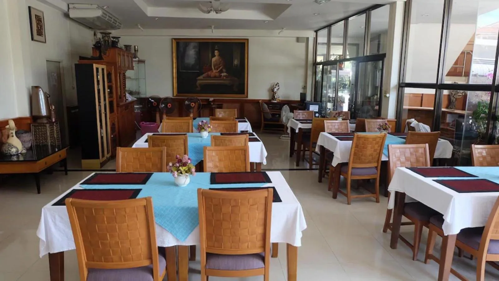Restaurant/places to eat in โรงแรมไทยงามพาเลซ (Thai Ngam Palace Hotel)
