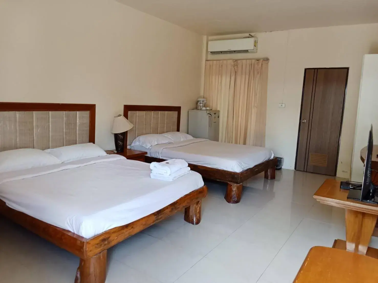 Deluxe Twin Room in โรงแรมไทยงามพาเลซ (Thai Ngam Palace Hotel) Deluxe Twin Room in โรงแรมไทยงามพาเลซ (Thai Ngam Palace Hotel)