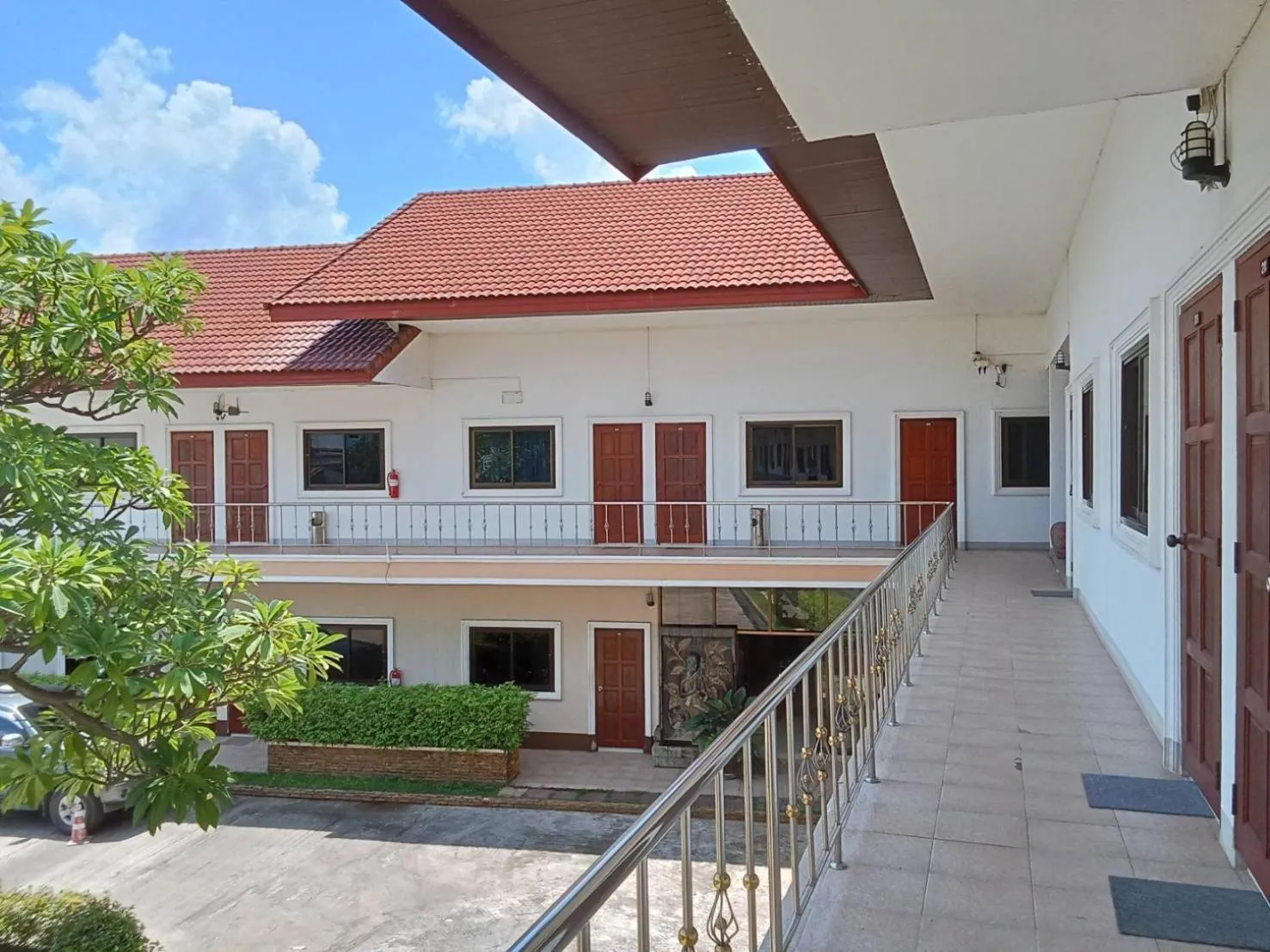 Property building in โรงแรมไทยงามพาเลซ (Thai Ngam Palace Hotel)