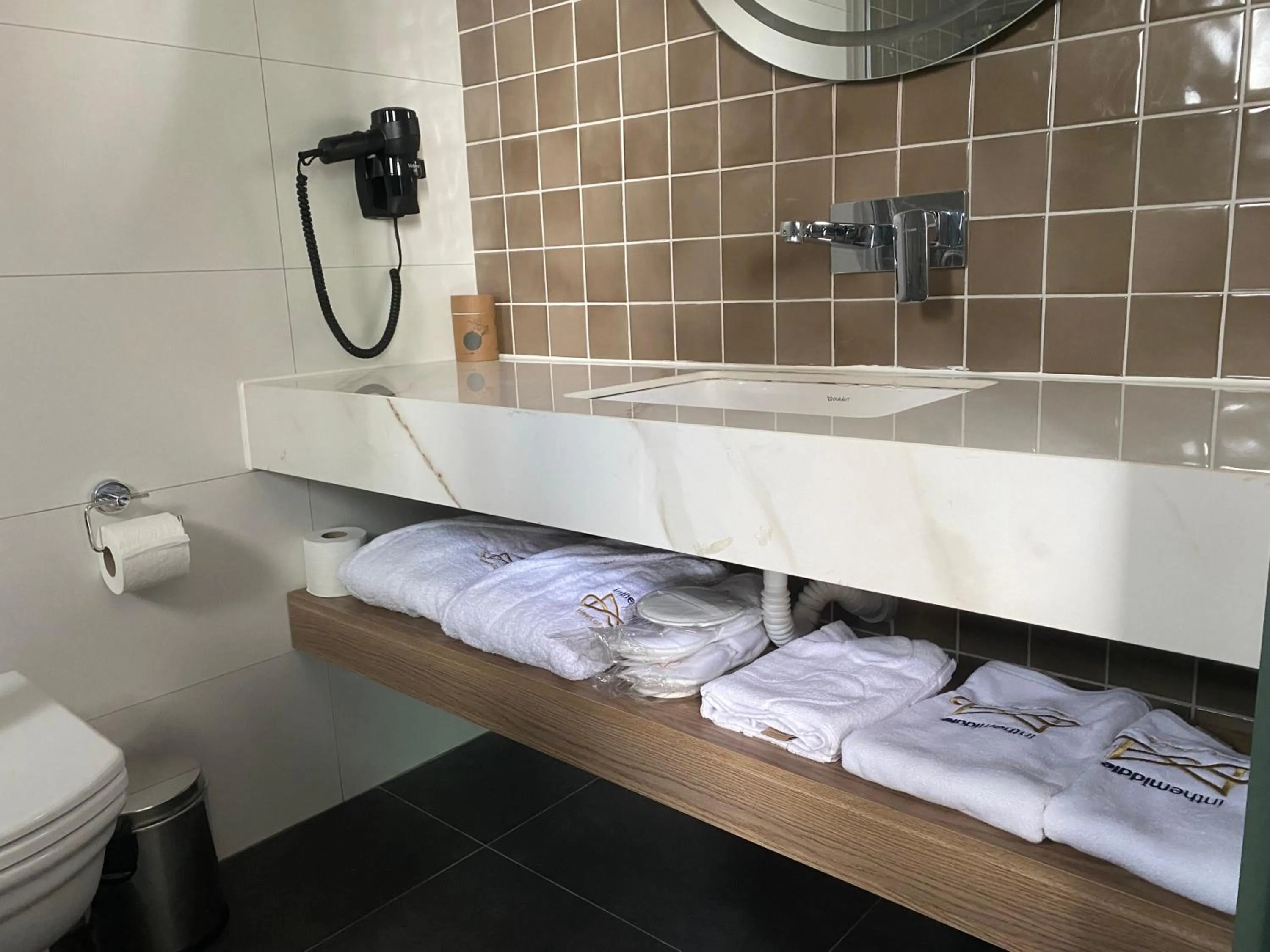 Bathroom in İn The Middle Hotel