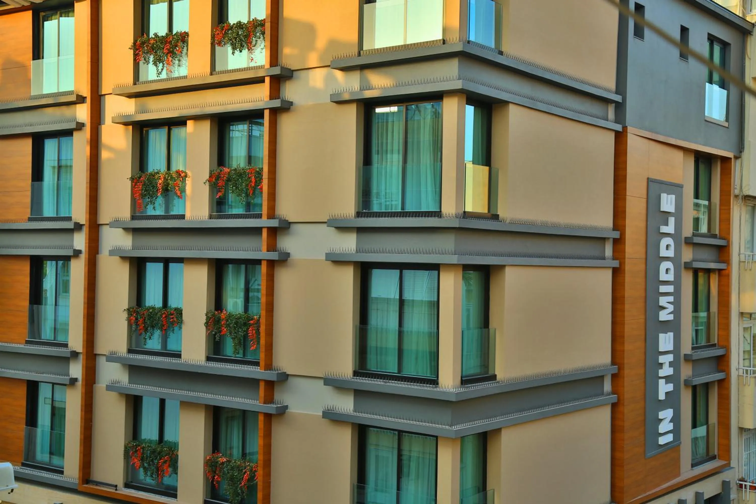 Facade/entrance in İn The Middle Hotel