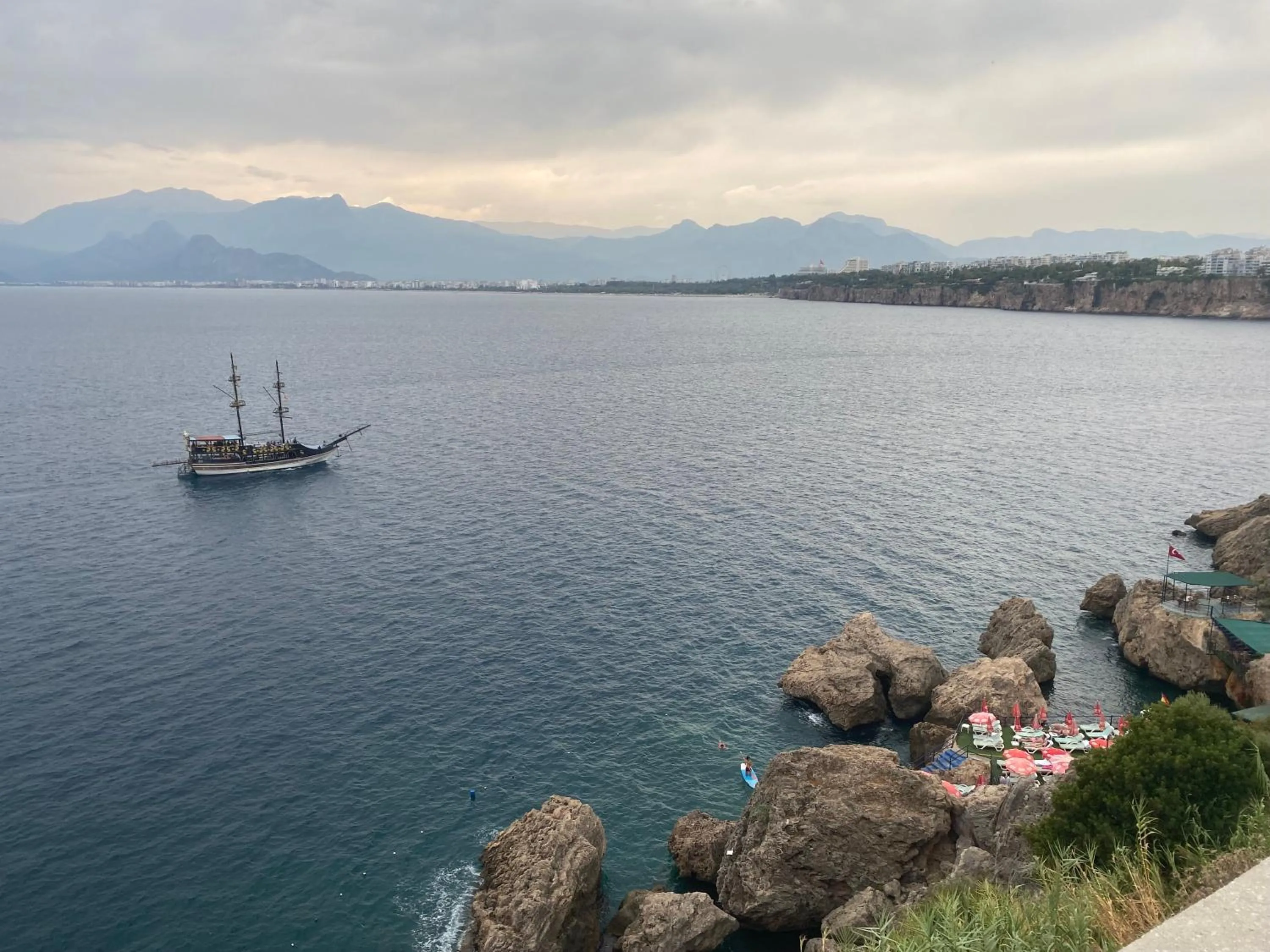 Day in İn The Middle Hotel