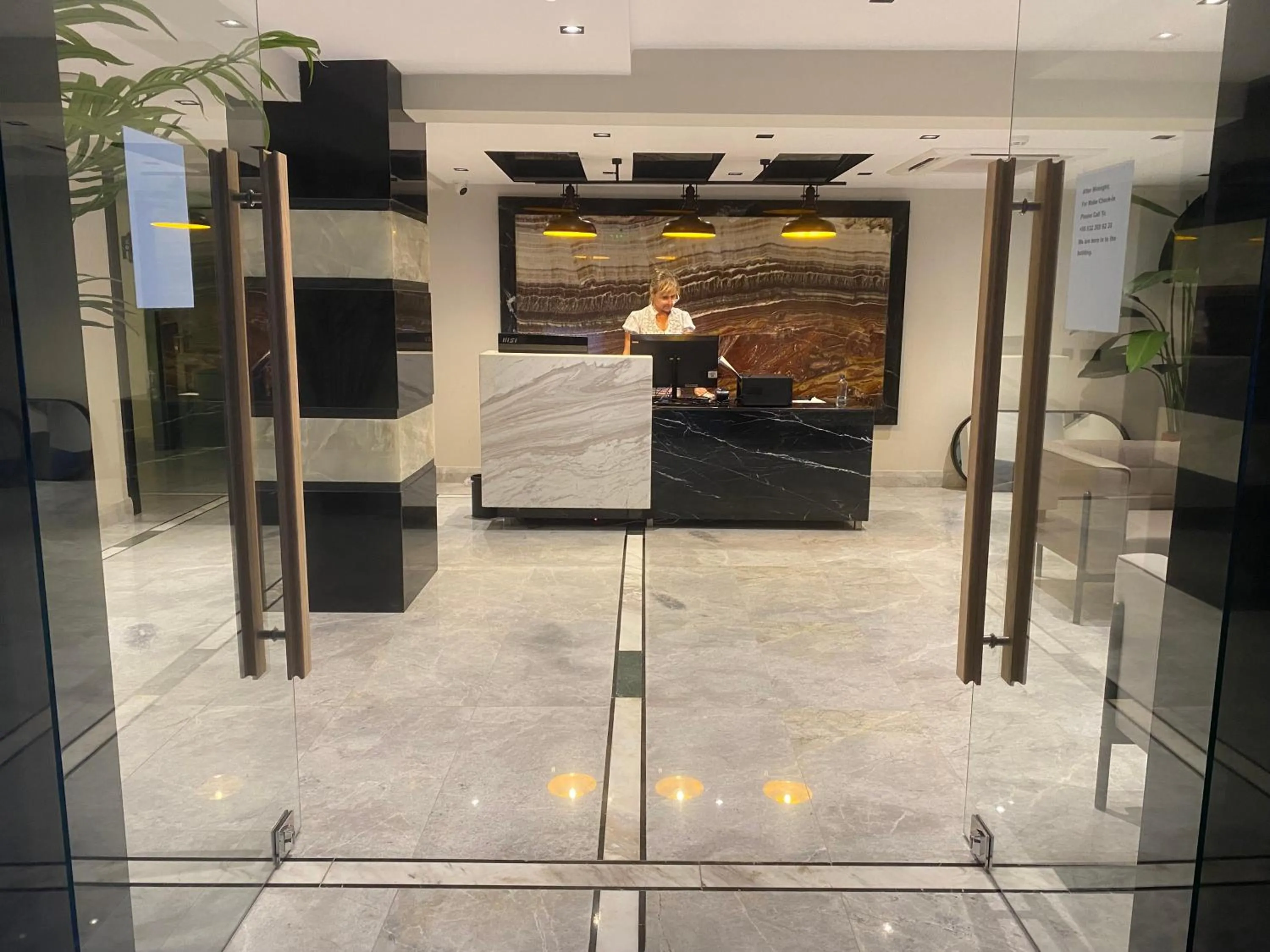 Lobby or reception in İn The Middle Hotel