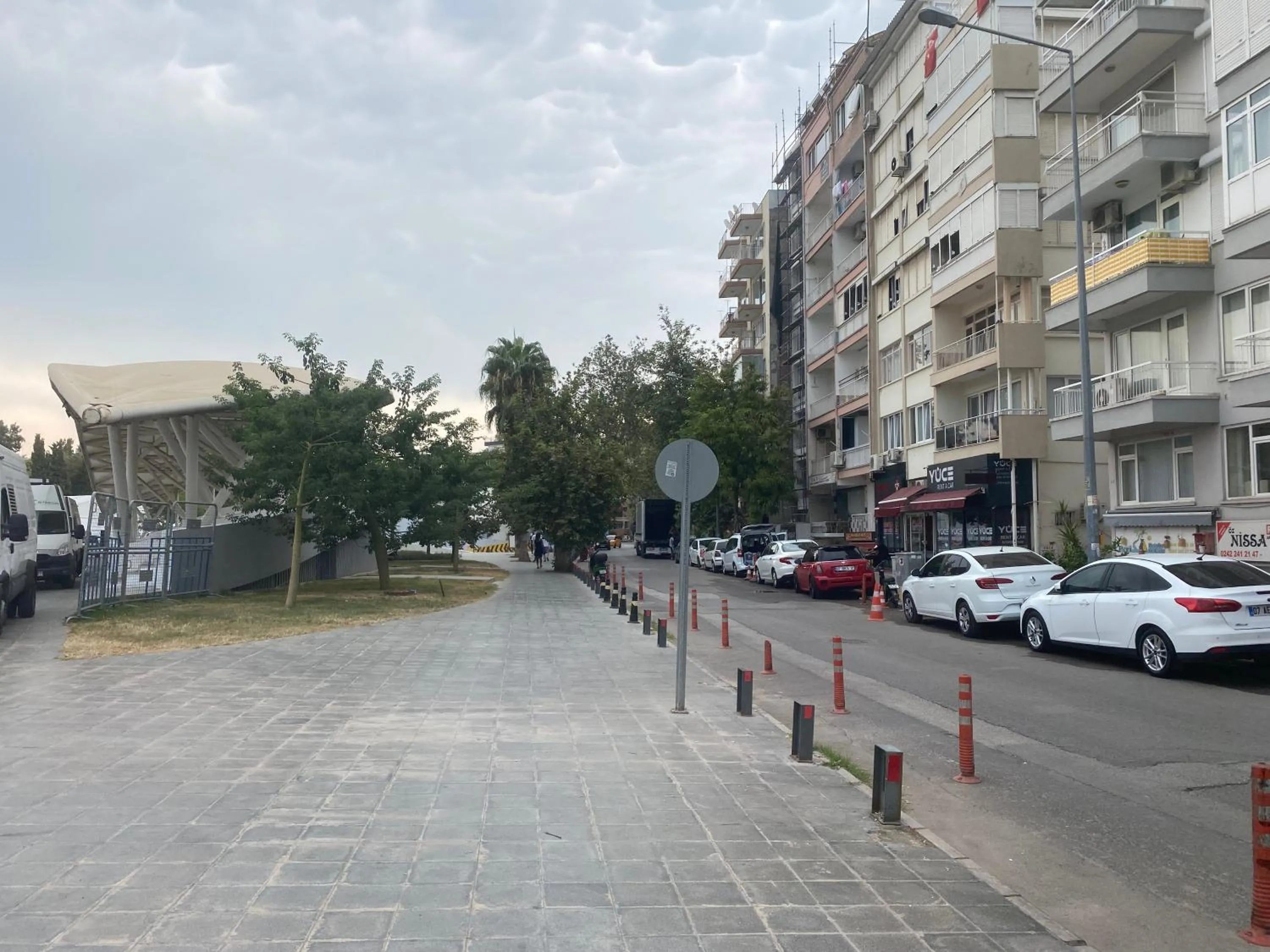 Day in İn The Middle Hotel