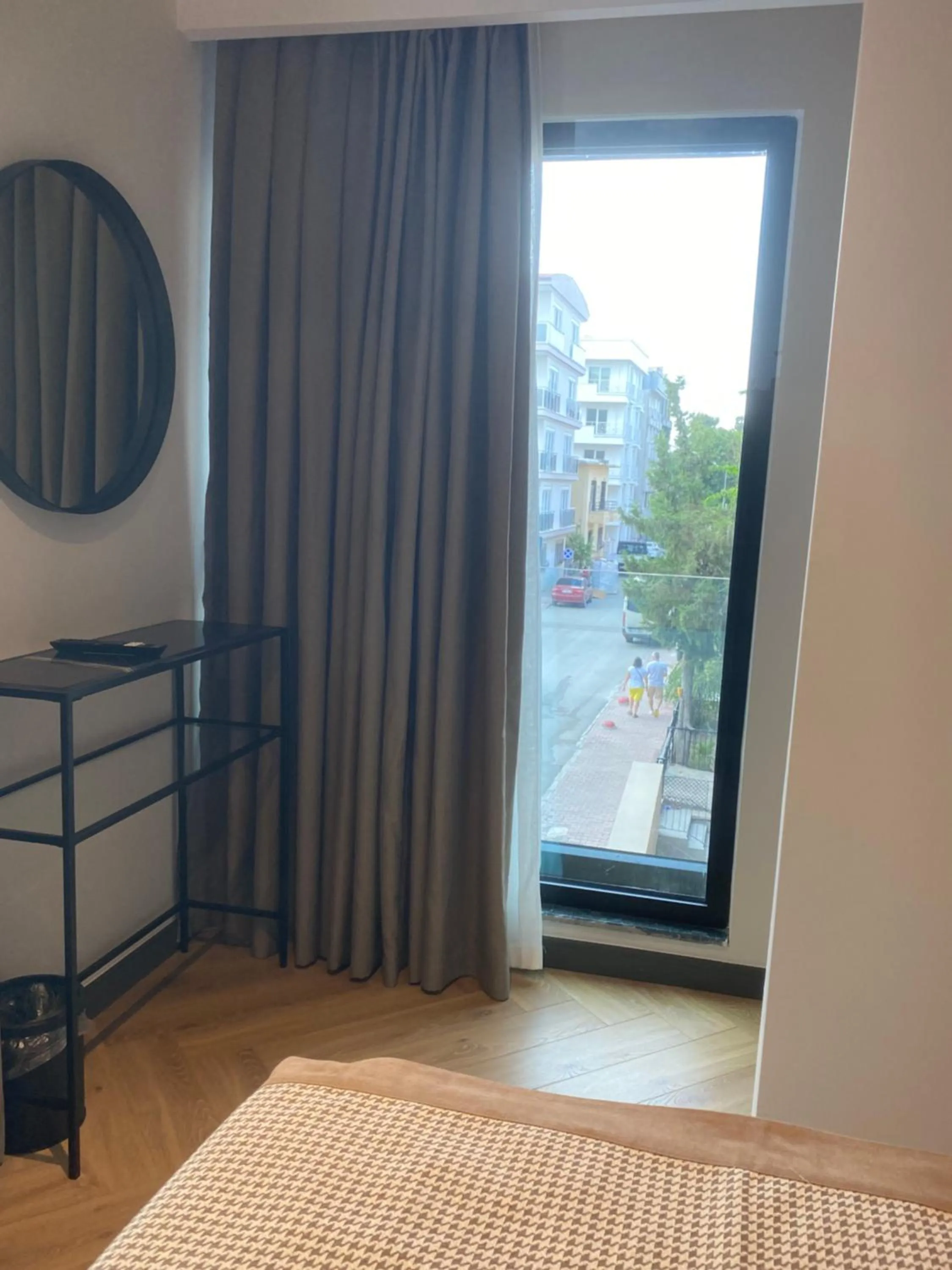 View (from property/room), Bed in İn The Middle Hotel