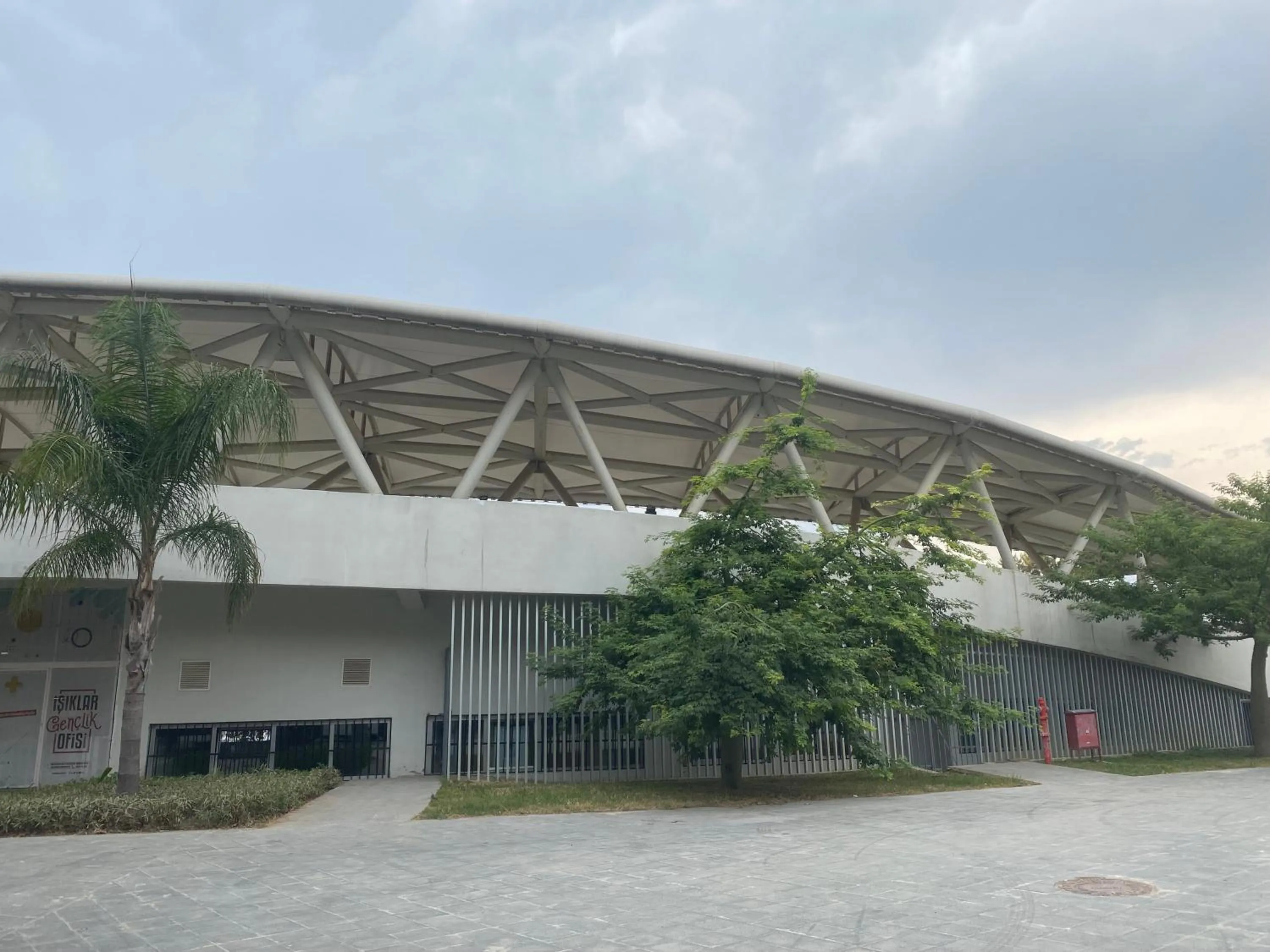 Day in İn The Middle Hotel