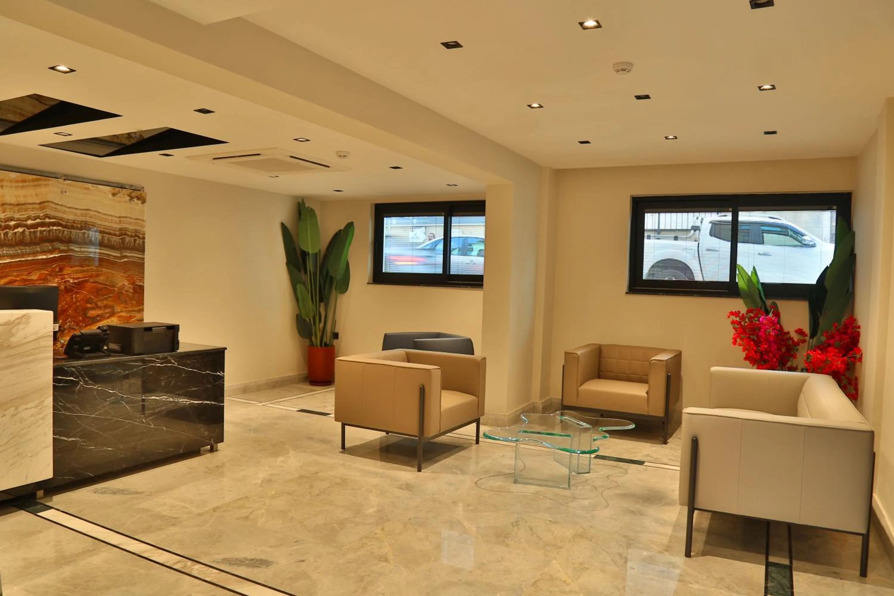 Lobby or reception in İn The Middle Hotel