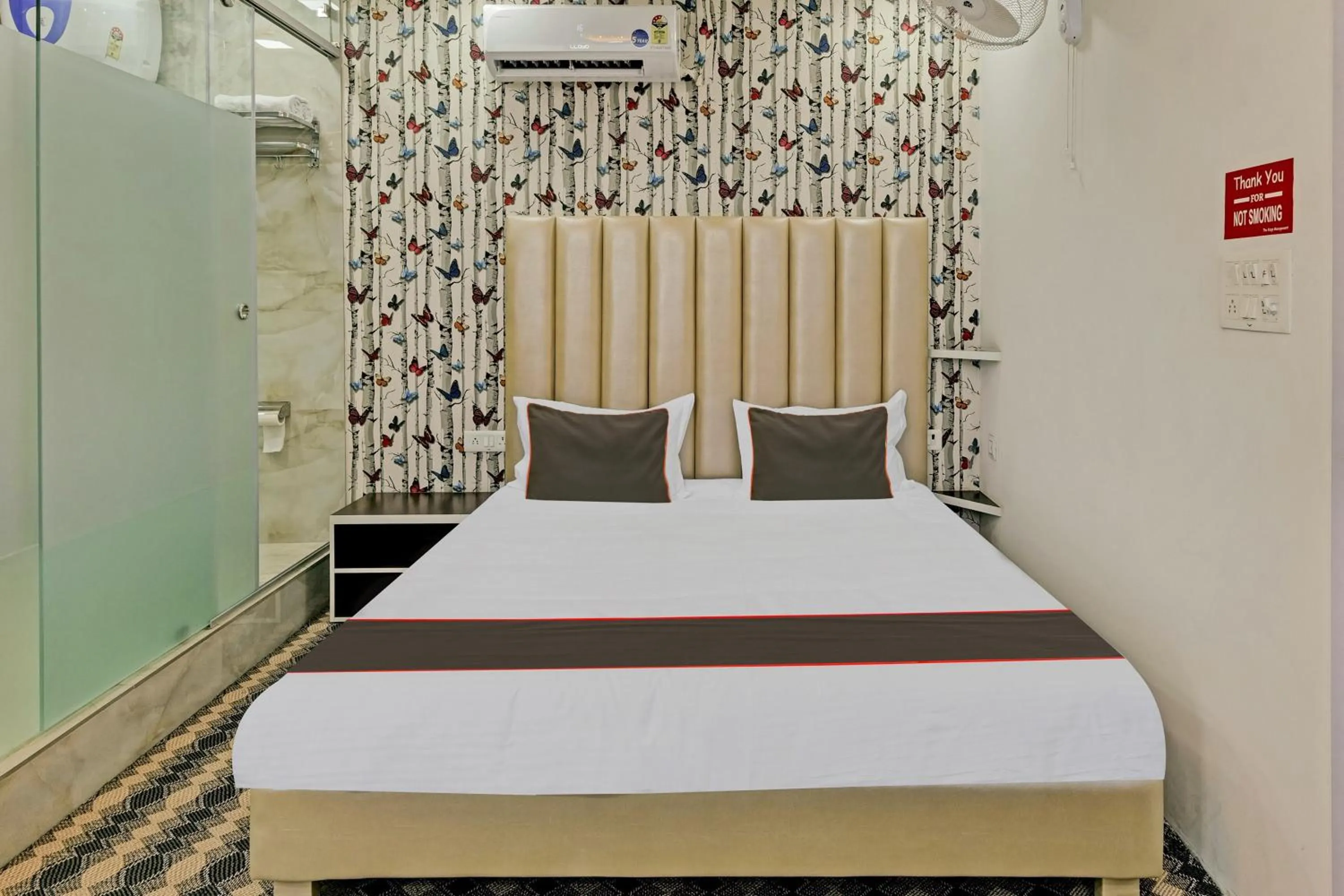 Facade/entrance in Hotel O The Kings