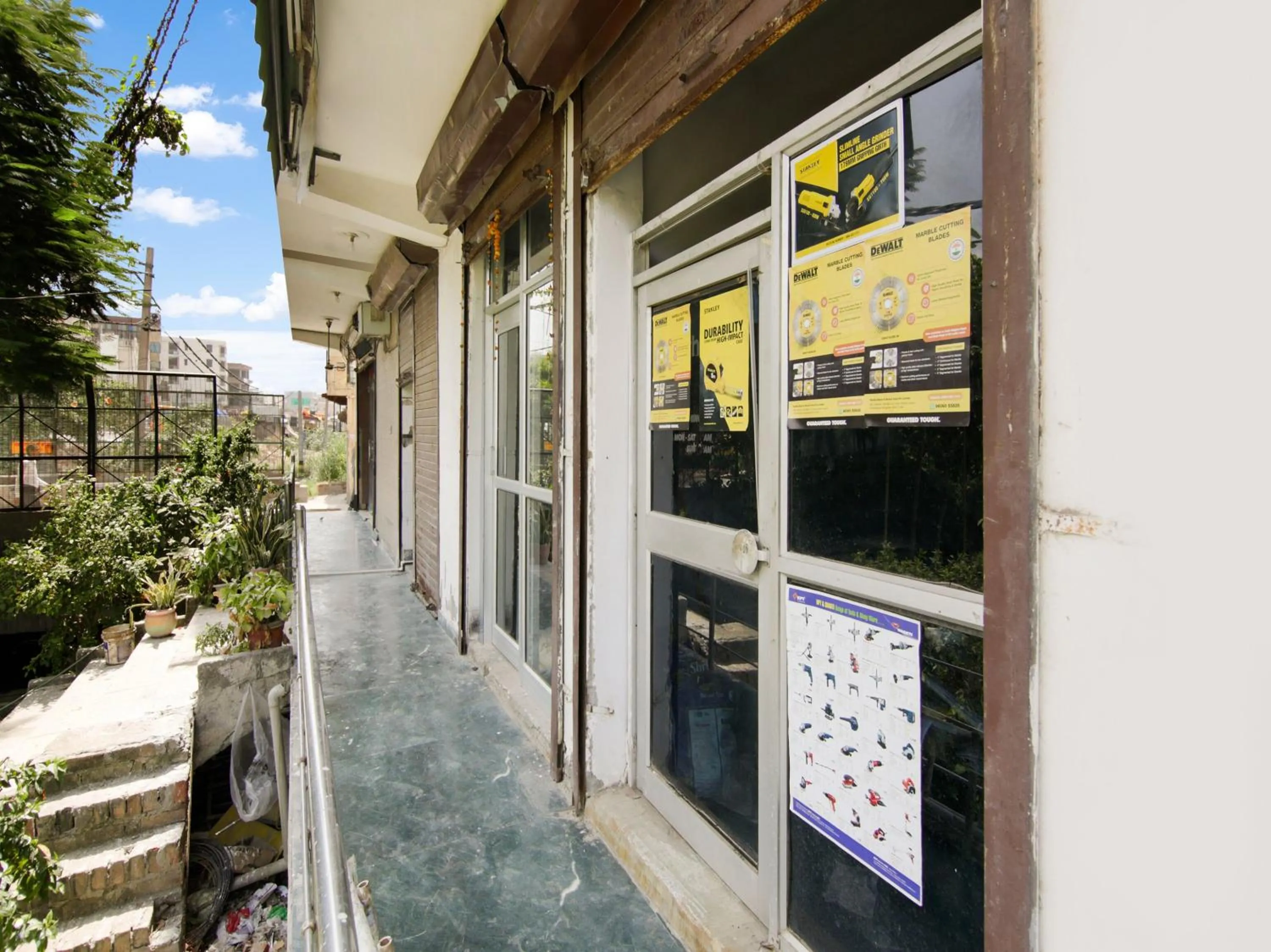 Facade/entrance in Hotel O Red Rose