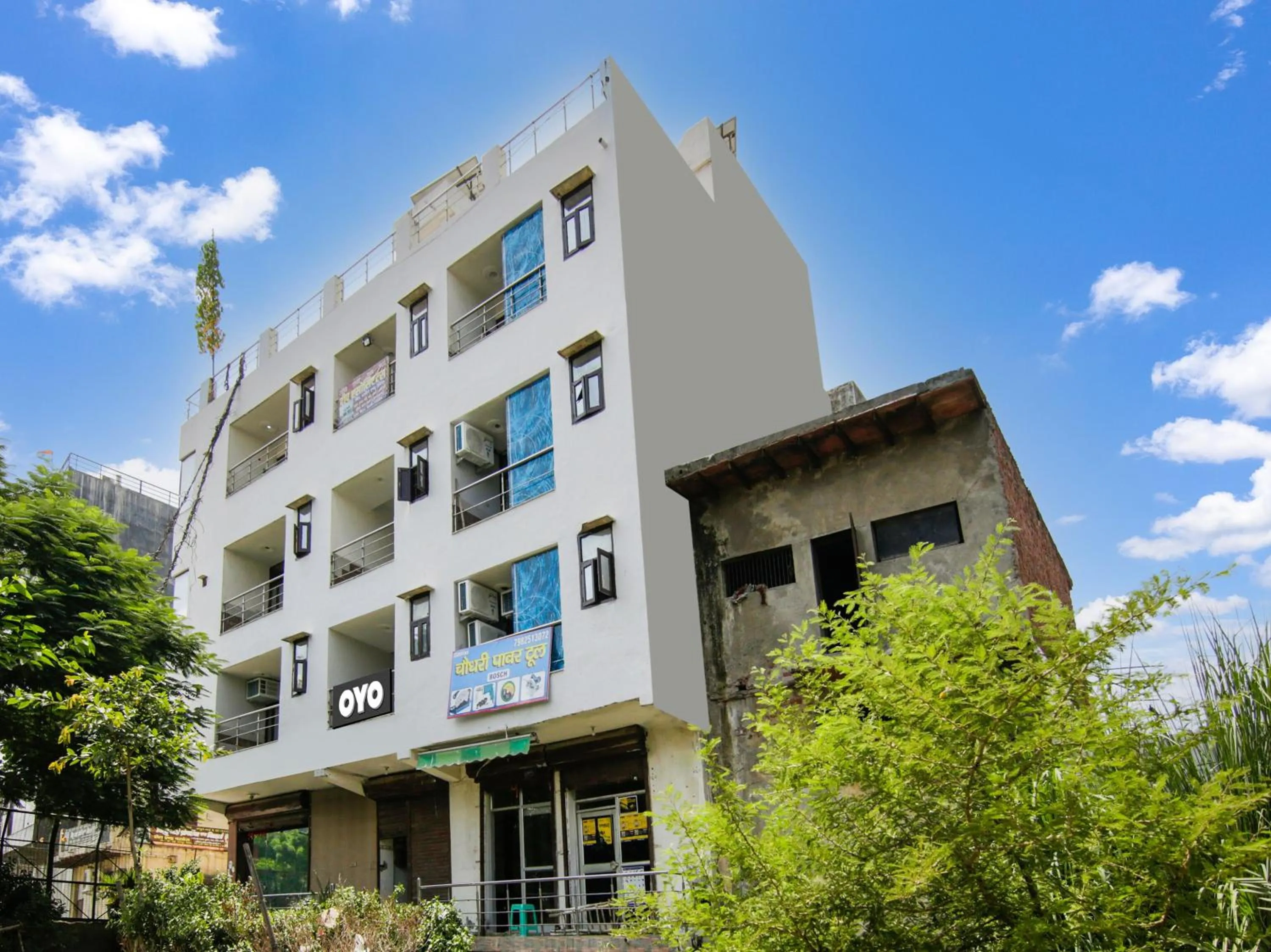 Facade/entrance in Hotel O Red Rose