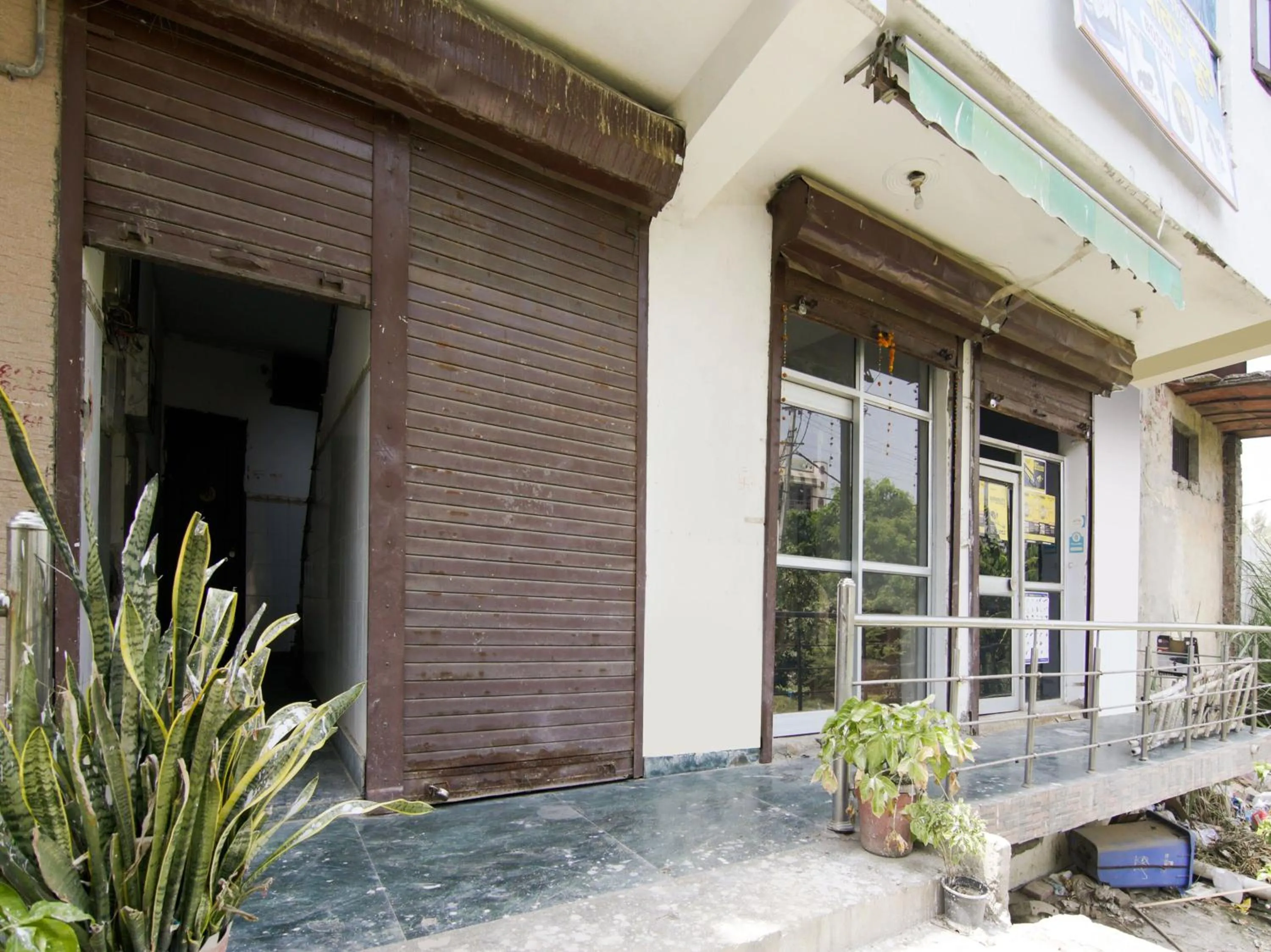 Facade/entrance in Hotel O Red Rose