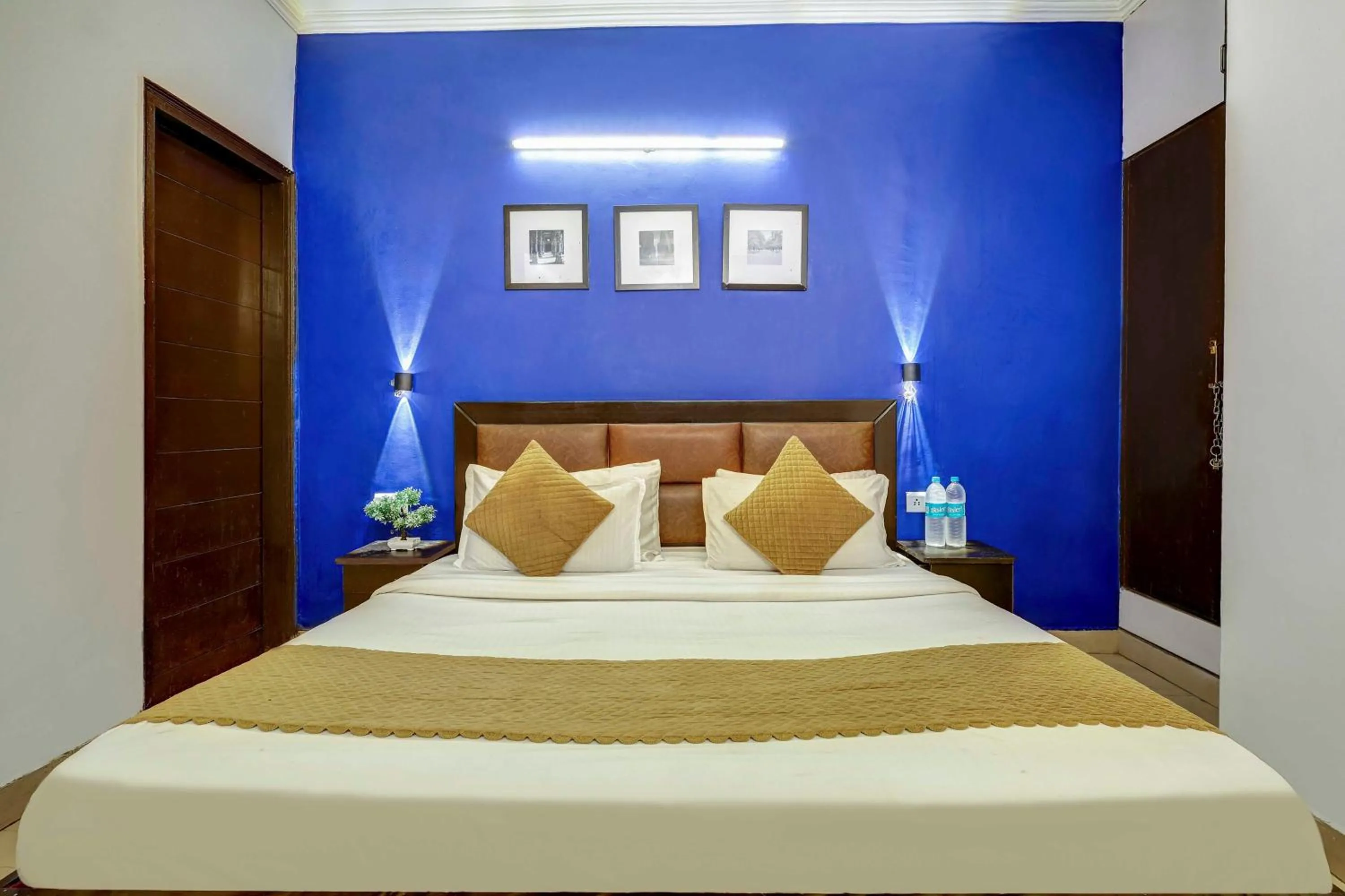 Bedroom in Hotel O A SQUARE SAKET RESIDENCY
