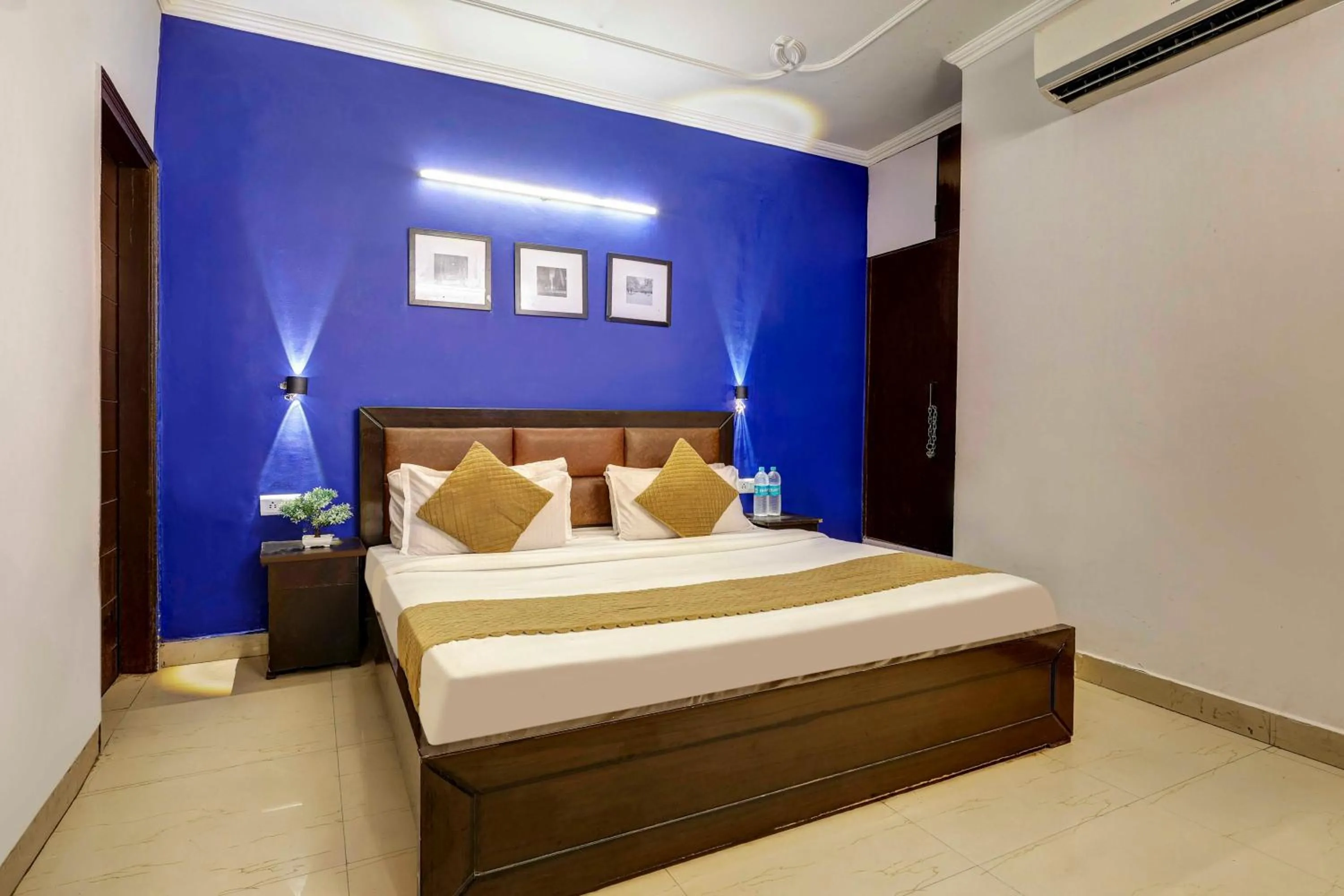 Bedroom in Hotel O A SQUARE SAKET RESIDENCY